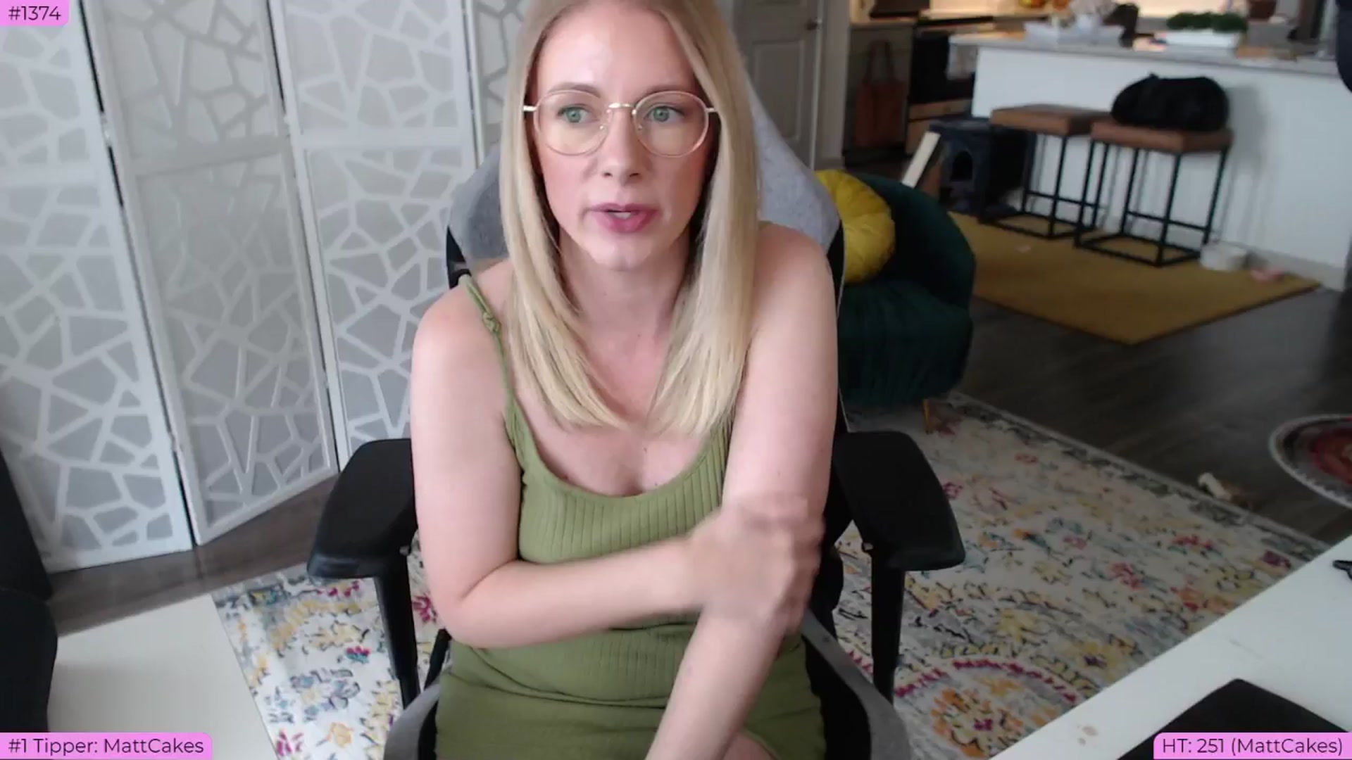 Gallery image thumbnail from Teecake's myfreecams stream on, 05/22/2024, 17:15 image 9 of 20