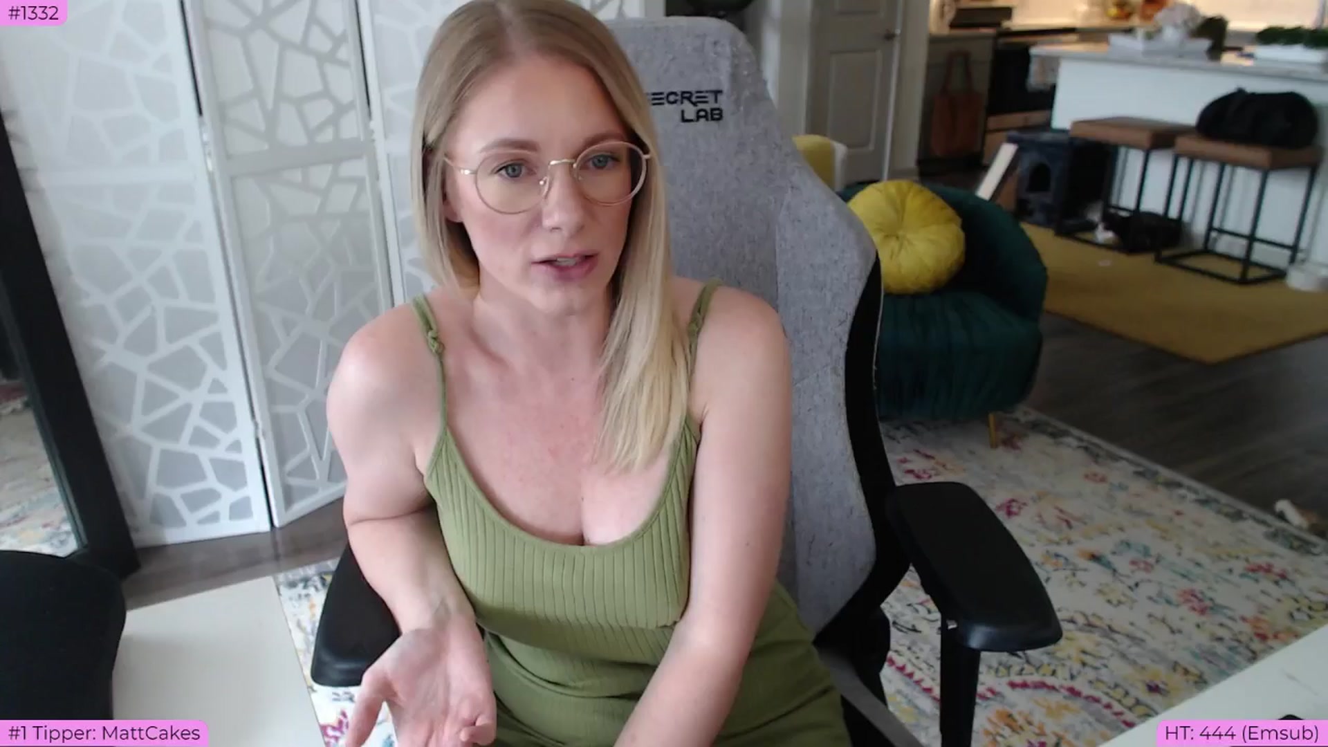 Gallery image thumbnail from Teecake's myfreecams stream on, 05/22/2024, 17:15 image 17 of 20