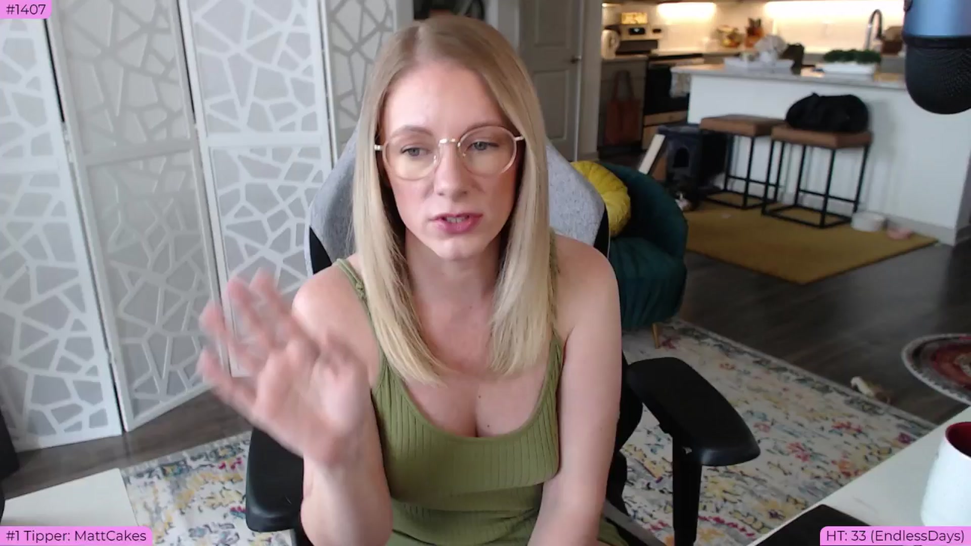 Gallery image thumbnail from Teecake's myfreecams stream on, 05/22/2024, 17:15 image 3 of 20