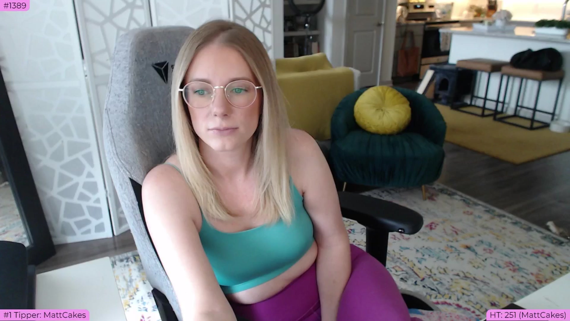 Gallery image thumbnail from Teecake's myfreecams stream on, 05/23/2024, 16:24 image 17 of 20