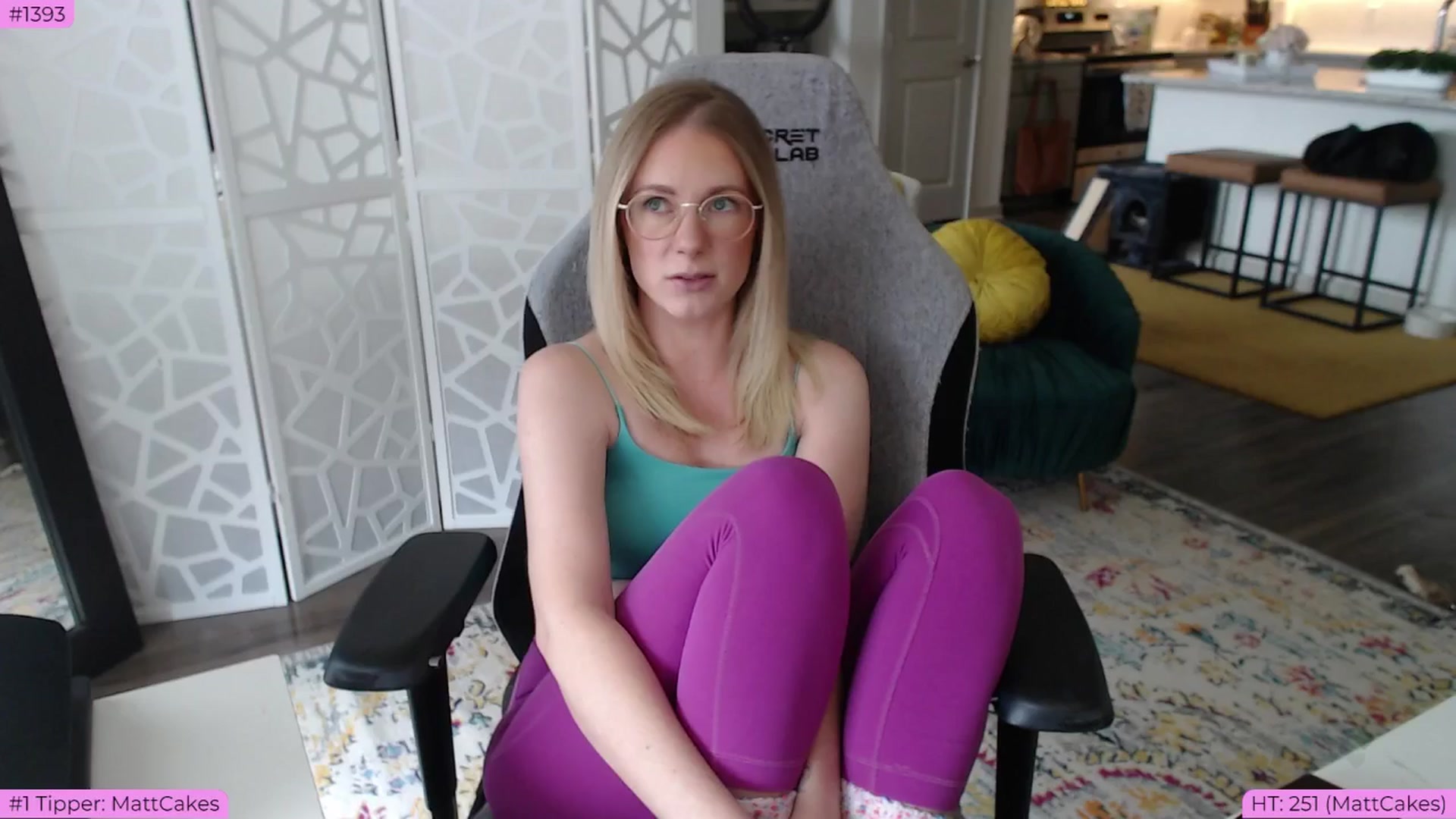 Gallery image thumbnail from Teecake's myfreecams stream on, 05/23/2024, 16:24 image 13 of 20