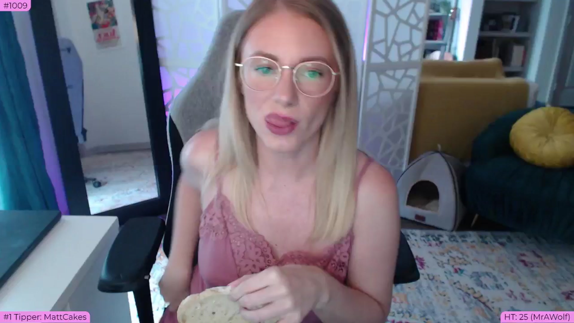 Gallery image thumbnail from Teecake's myfreecams stream on, 05/25/2024, 01:03 image 4 of 20