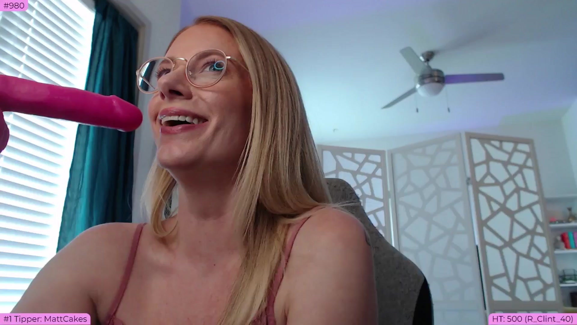 Gallery image thumbnail from Teecake's myfreecams stream on, 05/25/2024, 01:03 image 17 of 20