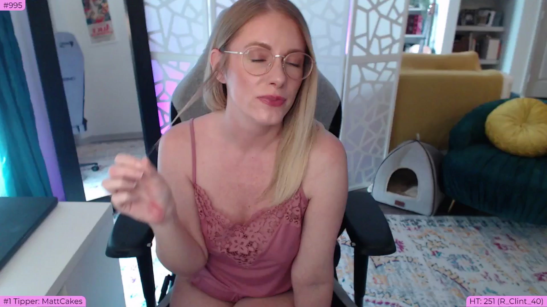 Gallery image thumbnail from Teecake's myfreecams stream on, 05/25/2024, 01:03 image 16 of 20