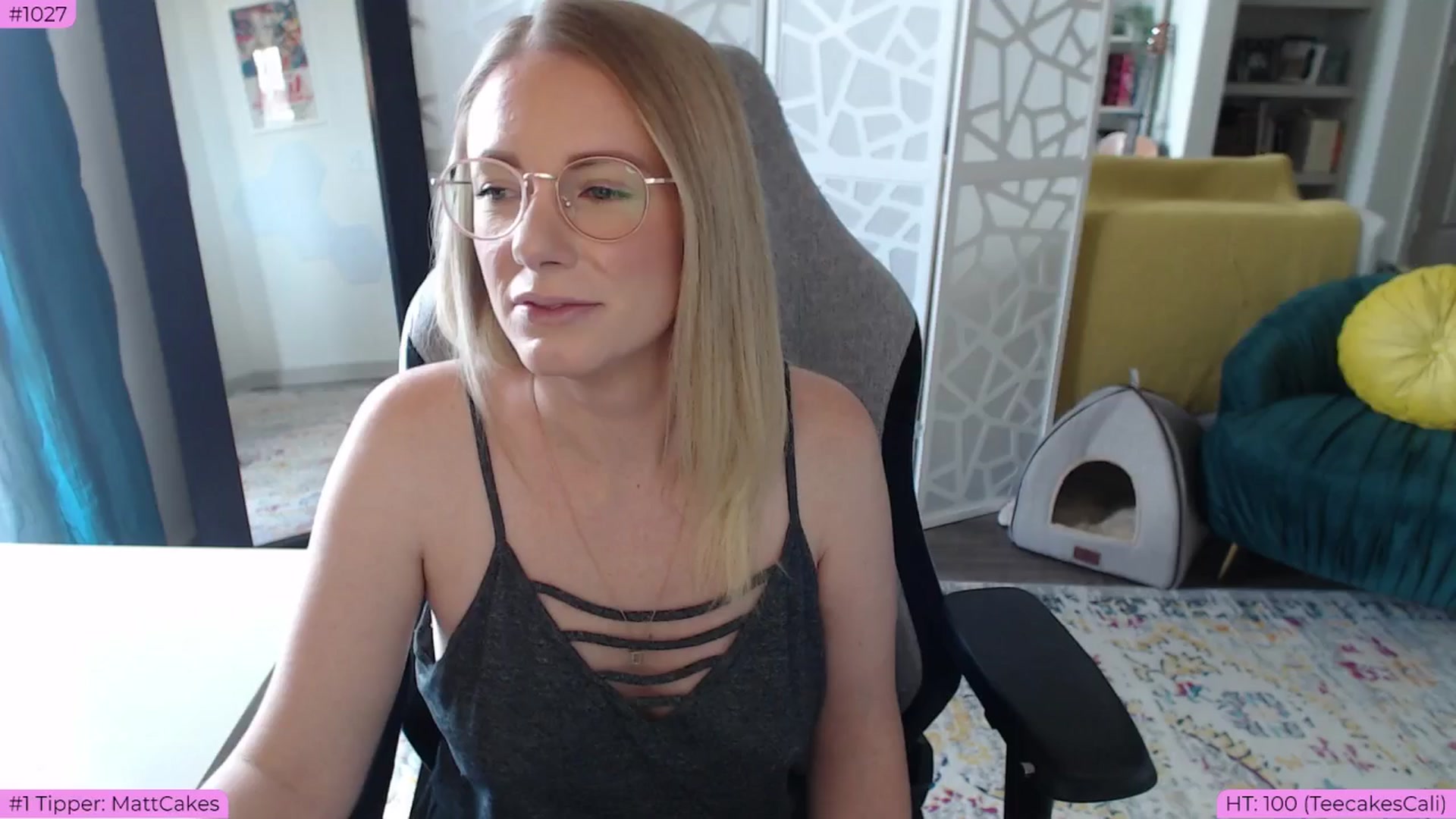 Gallery image thumbnail from Teecake's myfreecams stream on, 05/29/2024, 17:20 image 6 of 20