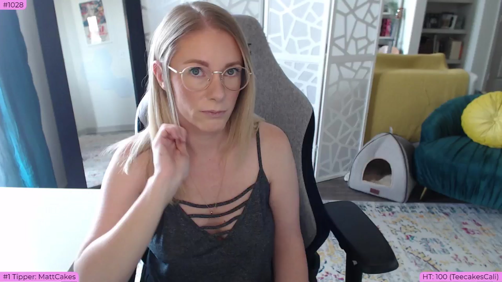 Gallery image thumbnail from Teecake's myfreecams stream on, 05/29/2024, 17:20 image 5 of 20