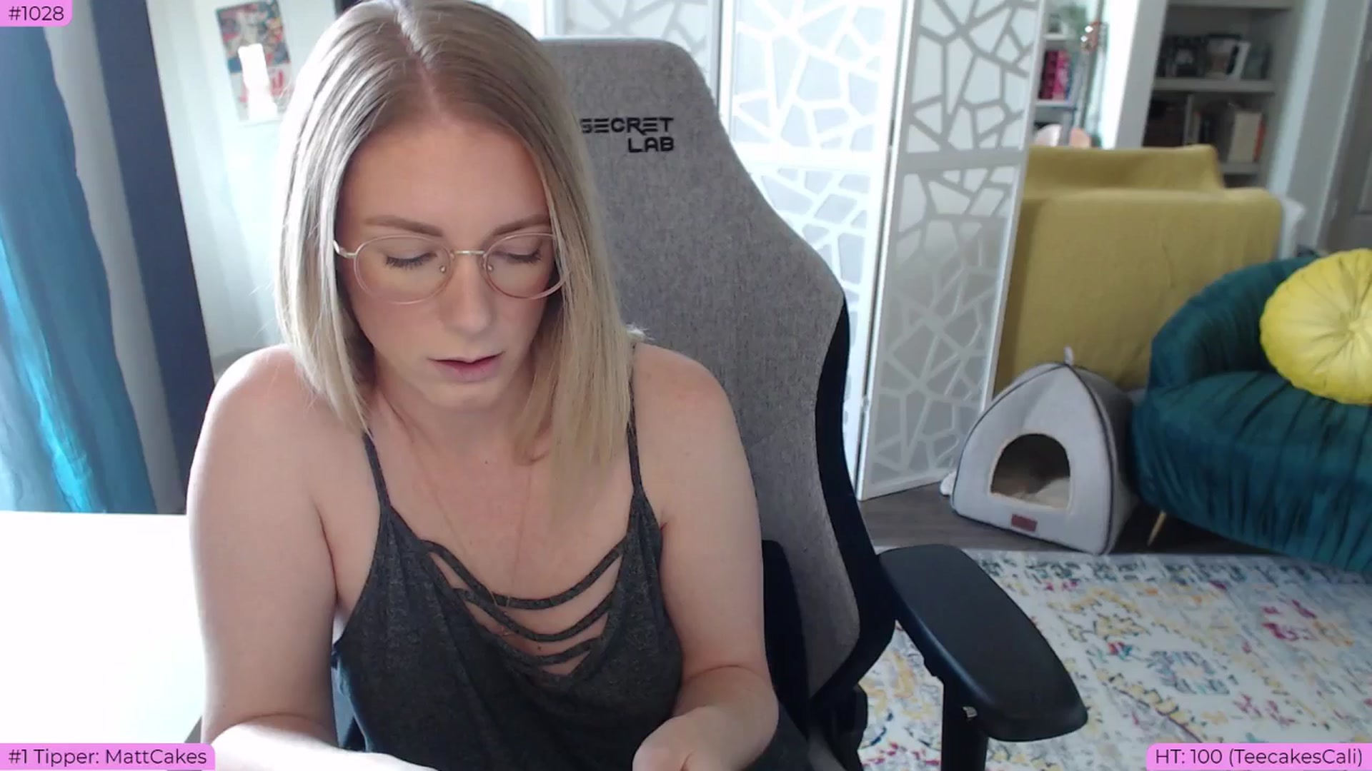 Gallery image thumbnail from Teecake's myfreecams stream on, 05/29/2024, 17:20 image 4 of 20