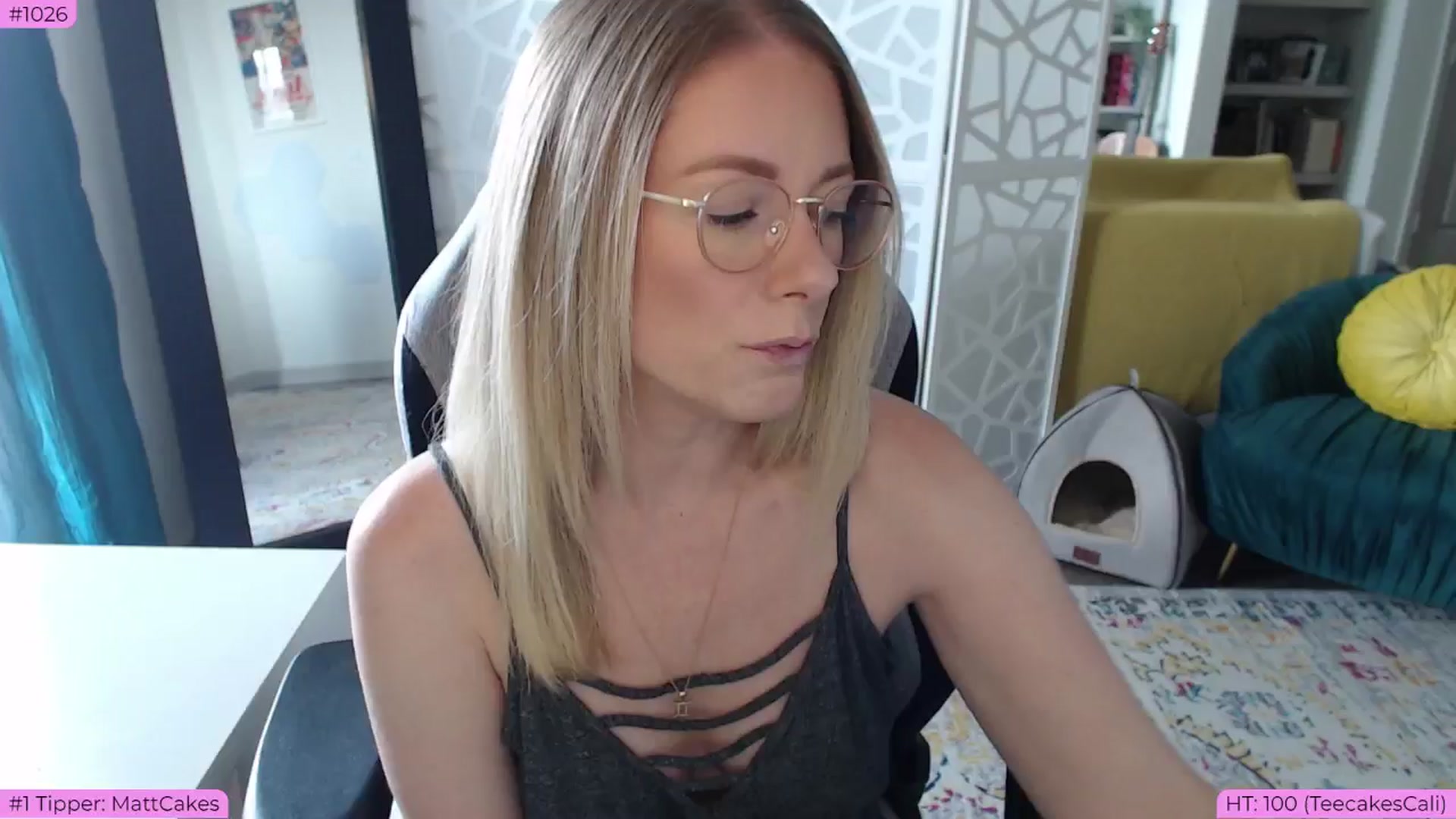 Gallery image thumbnail from Teecake's myfreecams stream on, 05/29/2024, 17:20 image 3 of 20