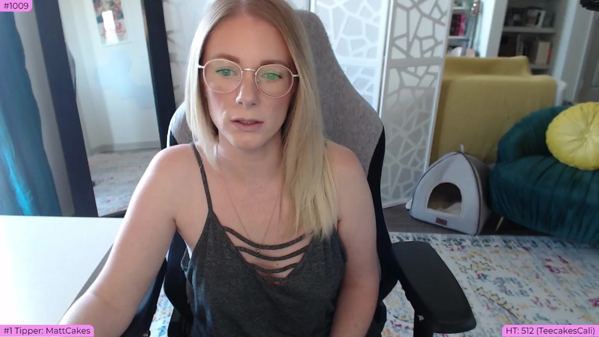 Gallery image thumbnail from Teecake's myfreecams stream on, 05/29/2024, 17:20 image 20 of 20