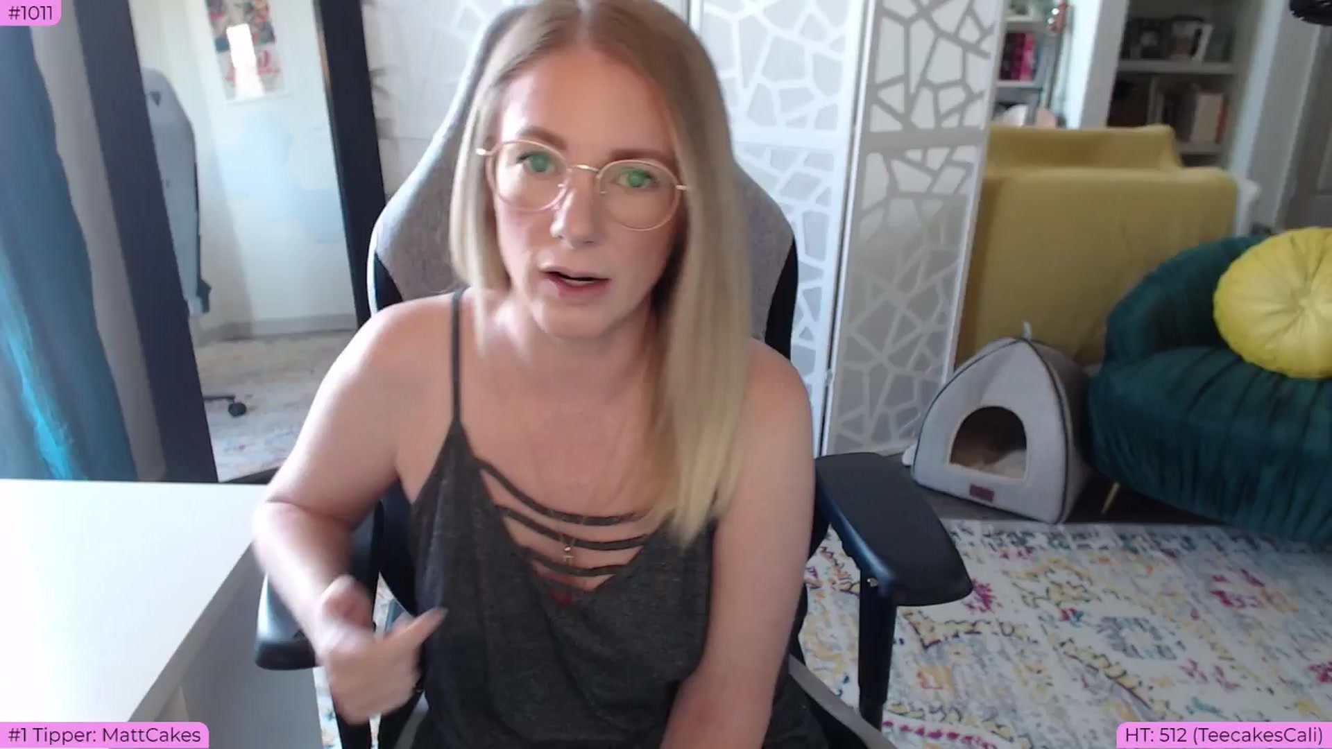 Gallery image thumbnail from Teecake's myfreecams stream on, 05/29/2024, 17:20 image 12 of 20