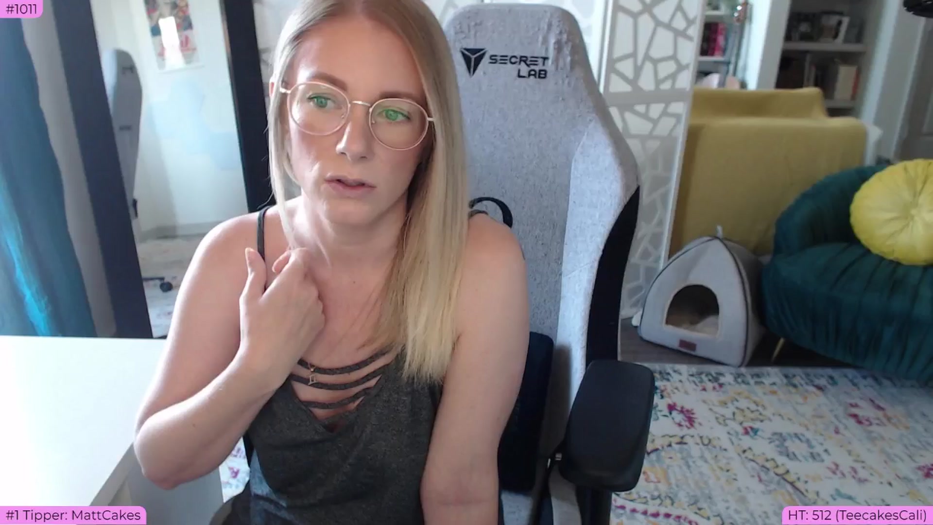 Gallery image thumbnail from Teecake's myfreecams stream on, 05/29/2024, 17:20 image 14 of 20
