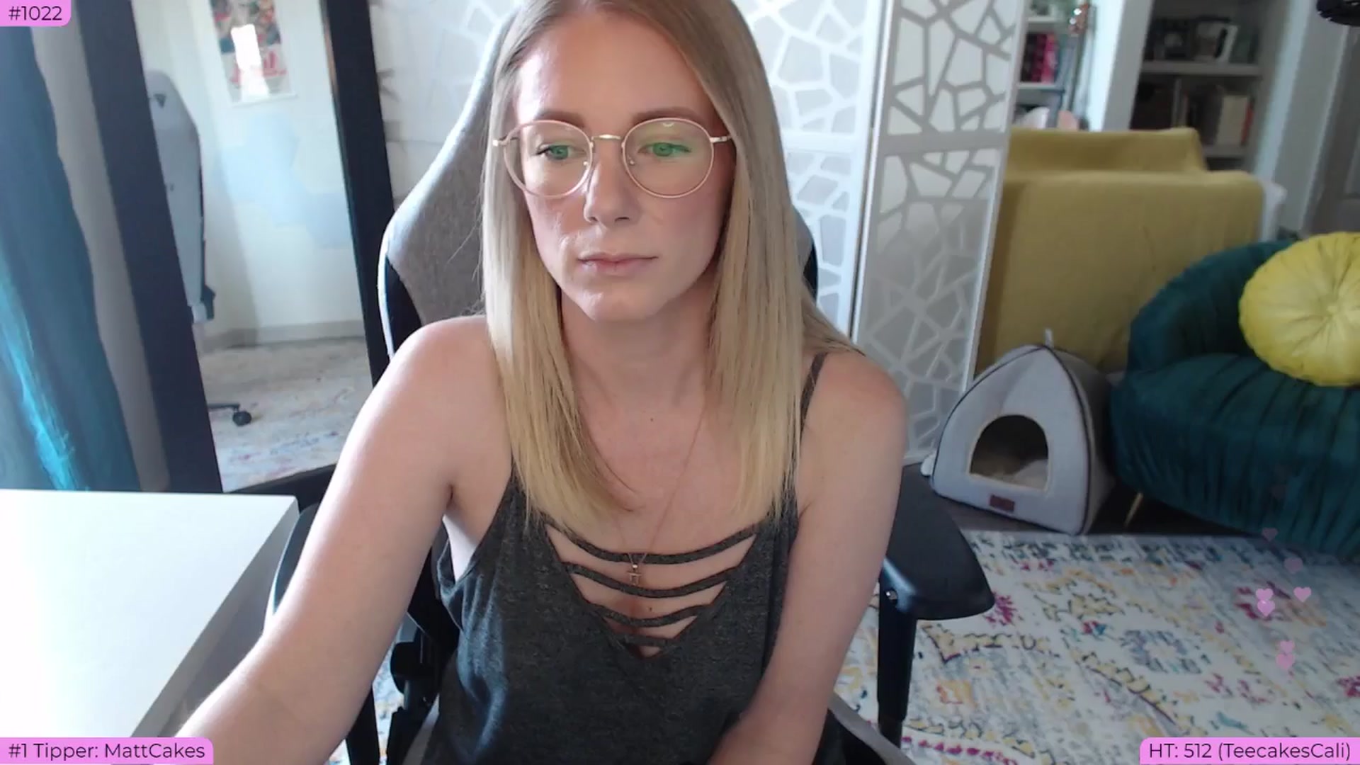 Gallery image thumbnail from Teecake's myfreecams stream on, 05/29/2024, 17:20 image 10 of 20