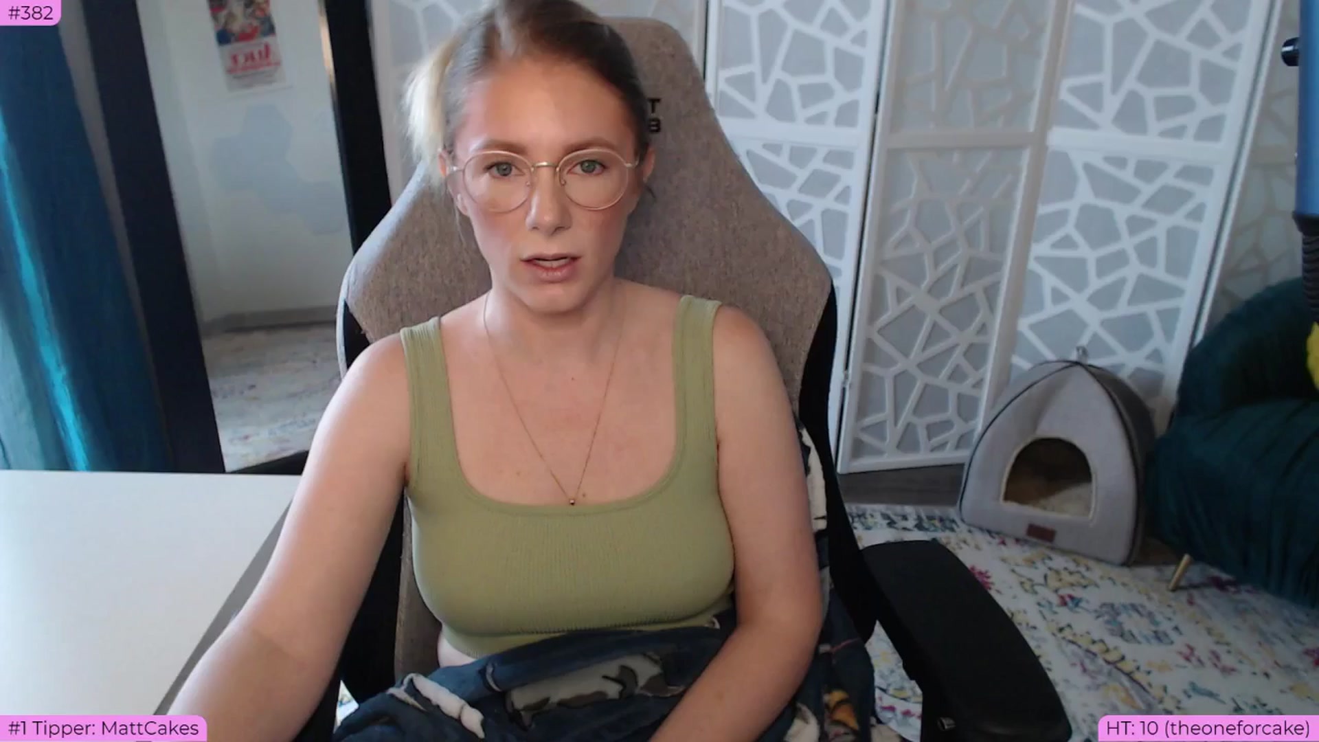 Gallery image thumbnail from Teecake's myfreecams stream on, 06/03/2024, 17:36 image 2 of 20