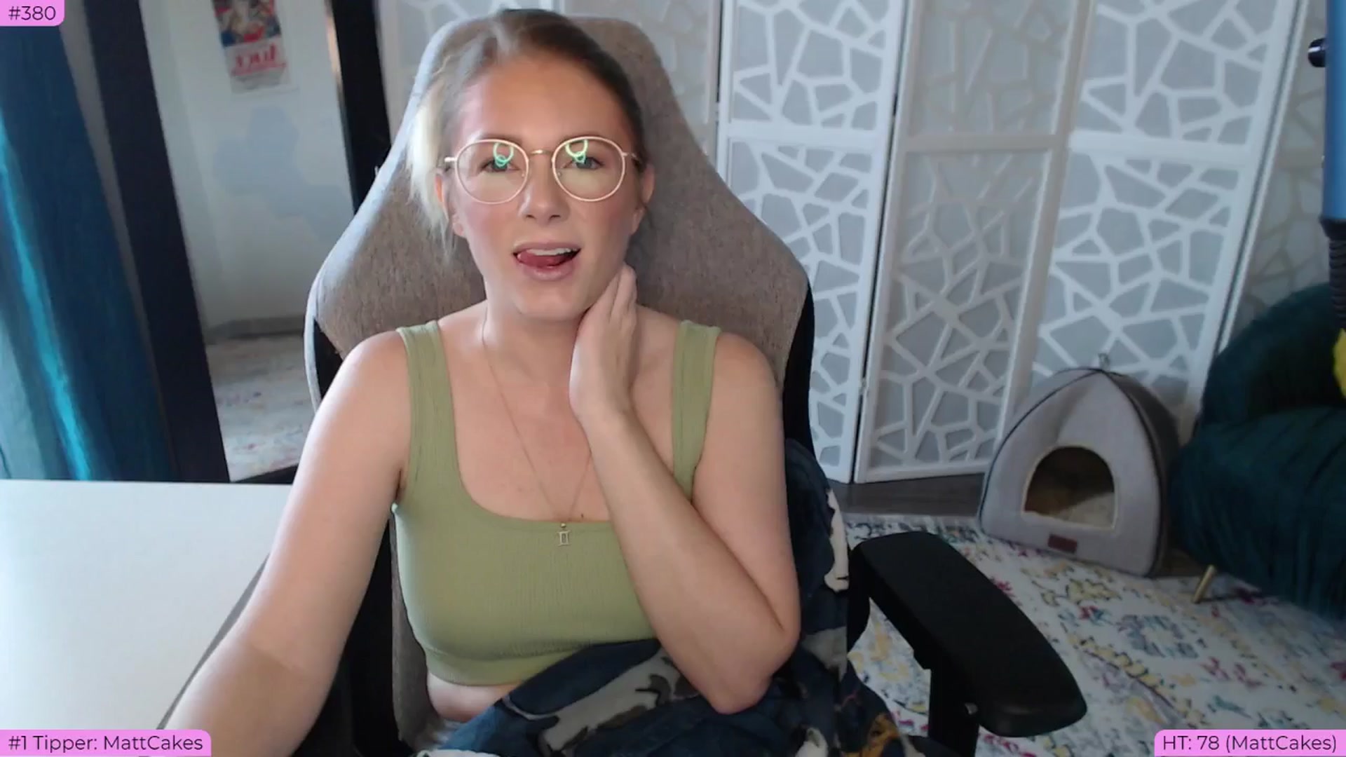 Gallery image thumbnail from Teecake's myfreecams stream on, 06/03/2024, 17:36 image 4 of 20