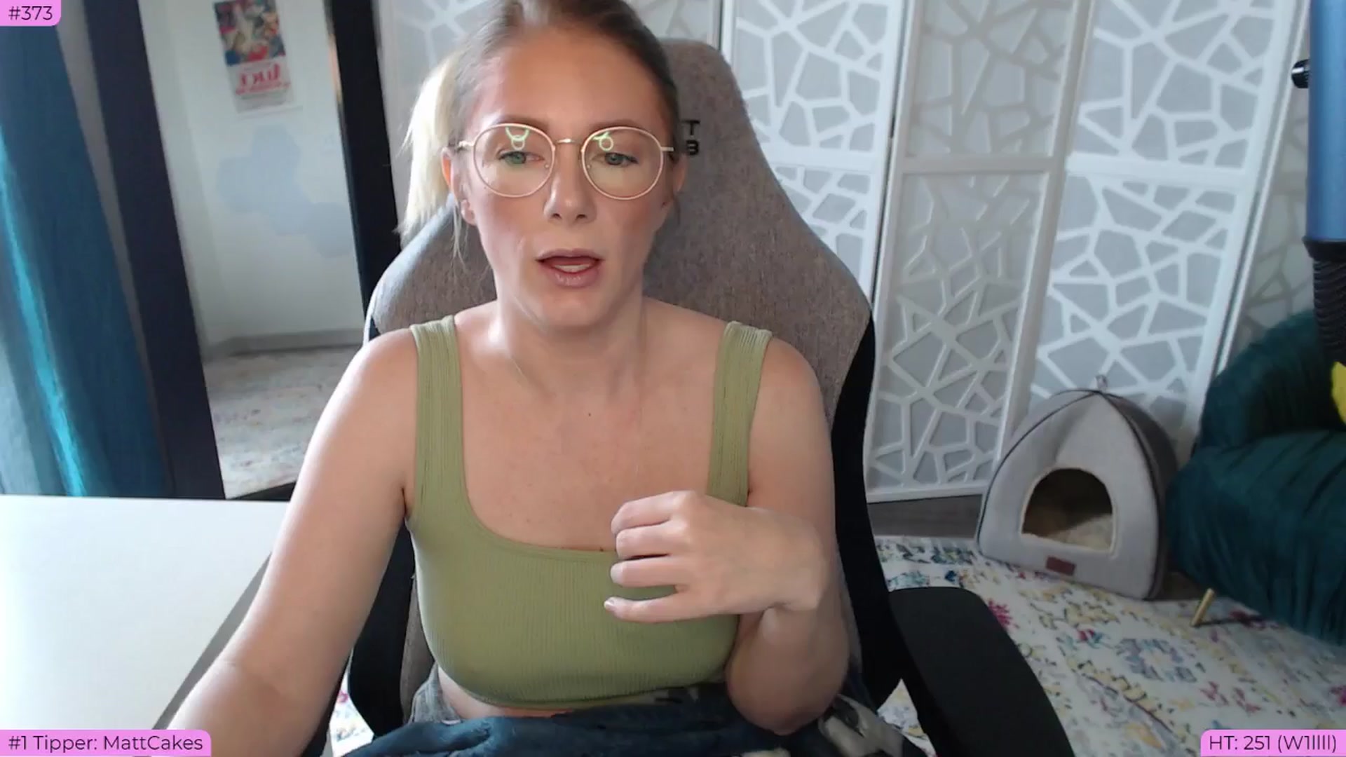 Gallery image thumbnail from Teecake's myfreecams stream on, 06/03/2024, 17:36 image 6 of 20