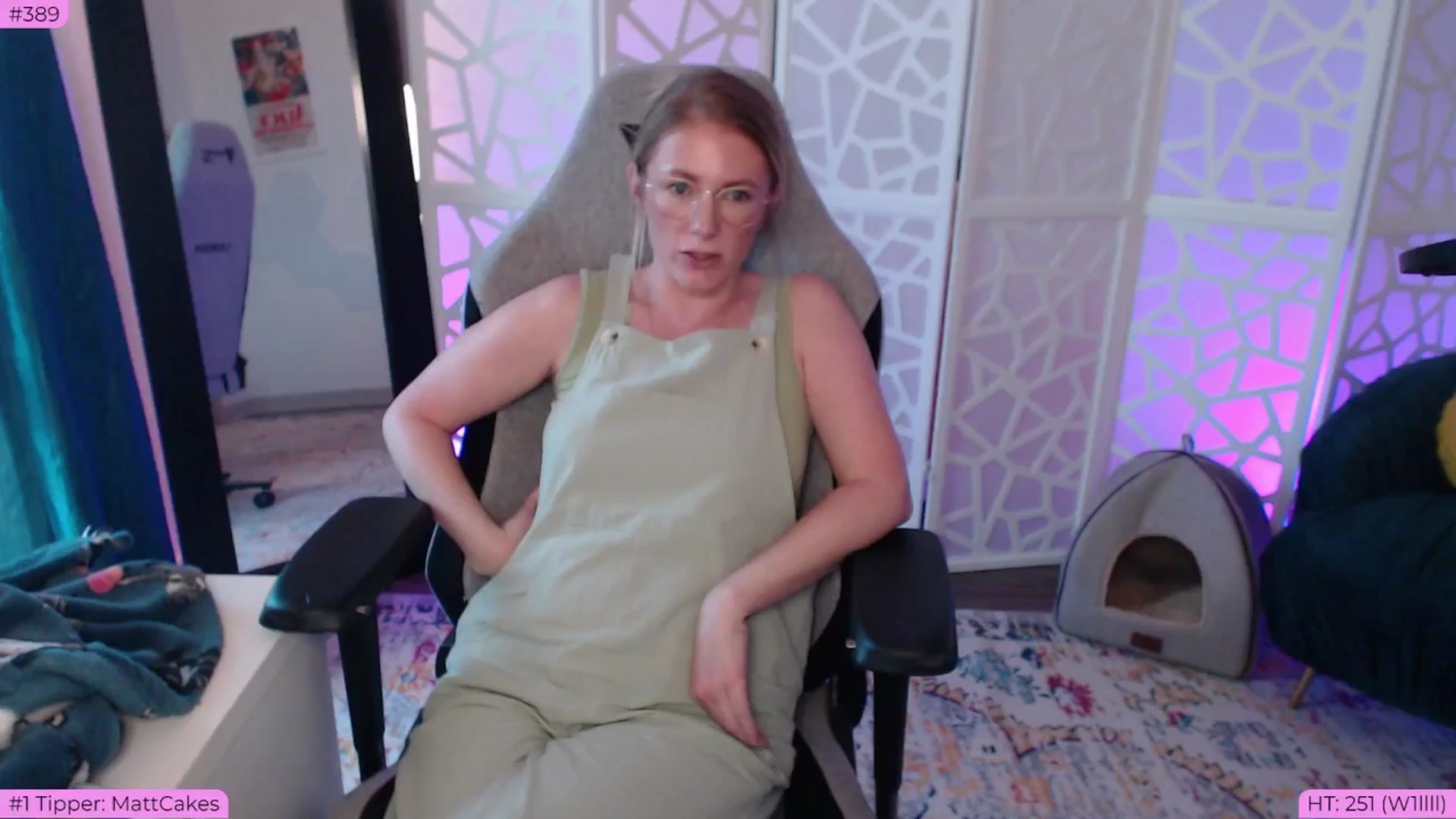 Gallery image thumbnail from Teecake's myfreecams stream on, 06/04/2024, 02:40 image 3 of 20