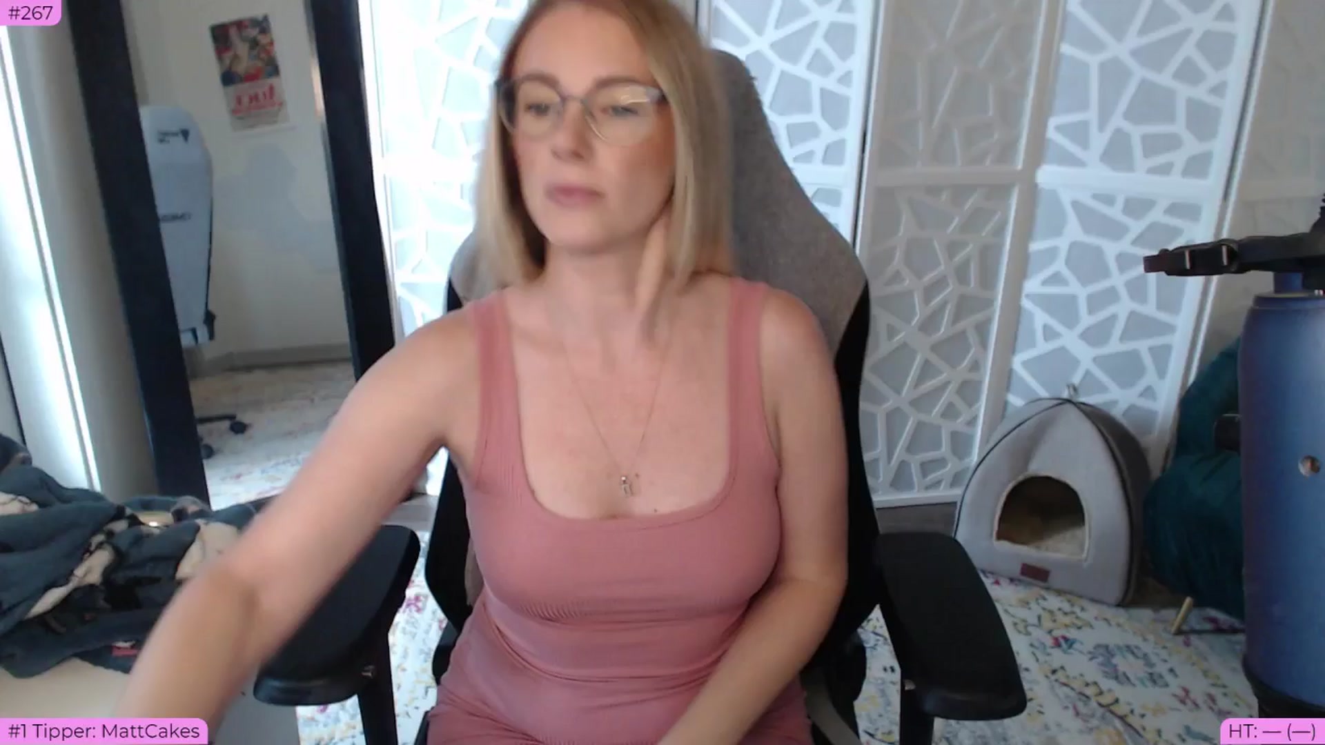 Gallery image thumbnail from Teecake's myfreecams stream on, 06/04/2024, 16:24 image 8 of 20