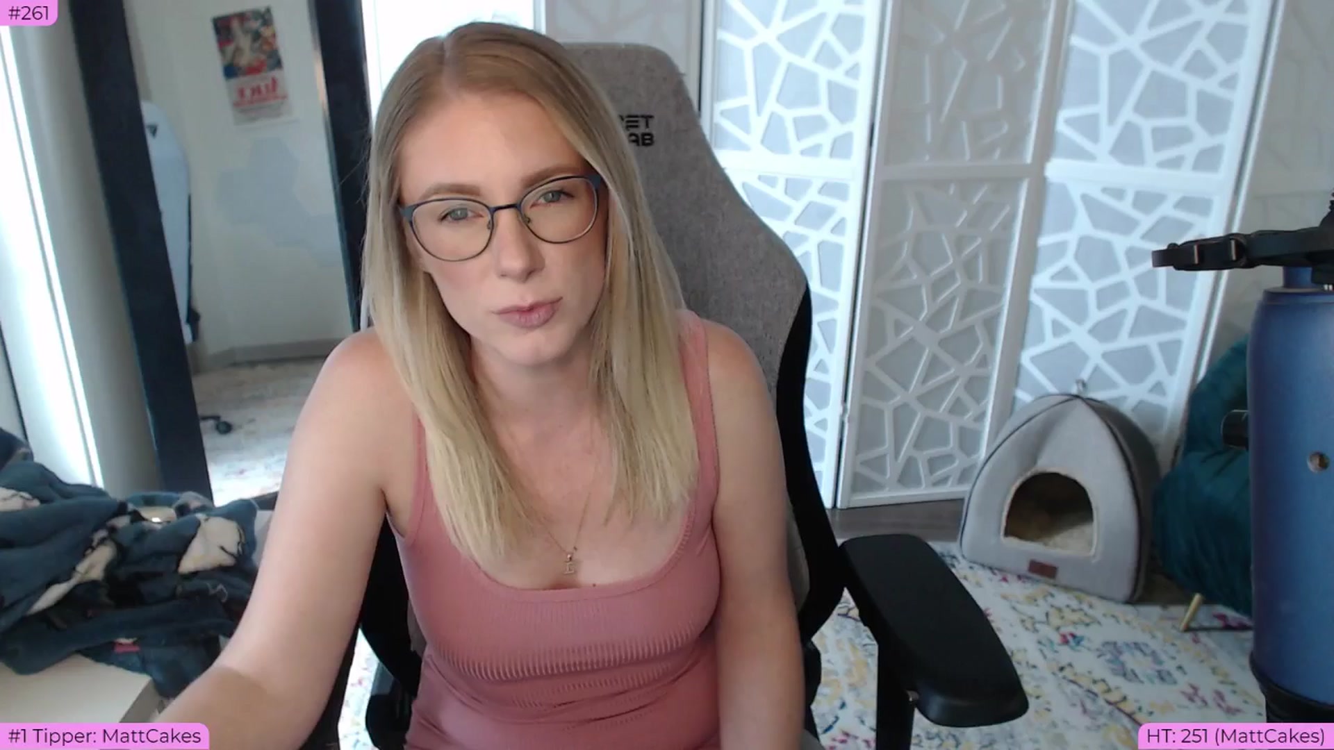 Gallery image thumbnail from Teecake's myfreecams stream on, 06/04/2024, 17:00 image 4 of 20