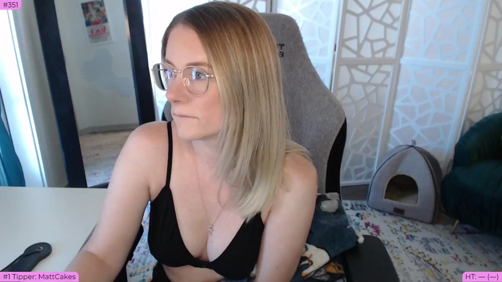 Gallery image thumbnail from Teecake's myfreecams stream on, 06/06/2024, 16:37 image 1 of 20