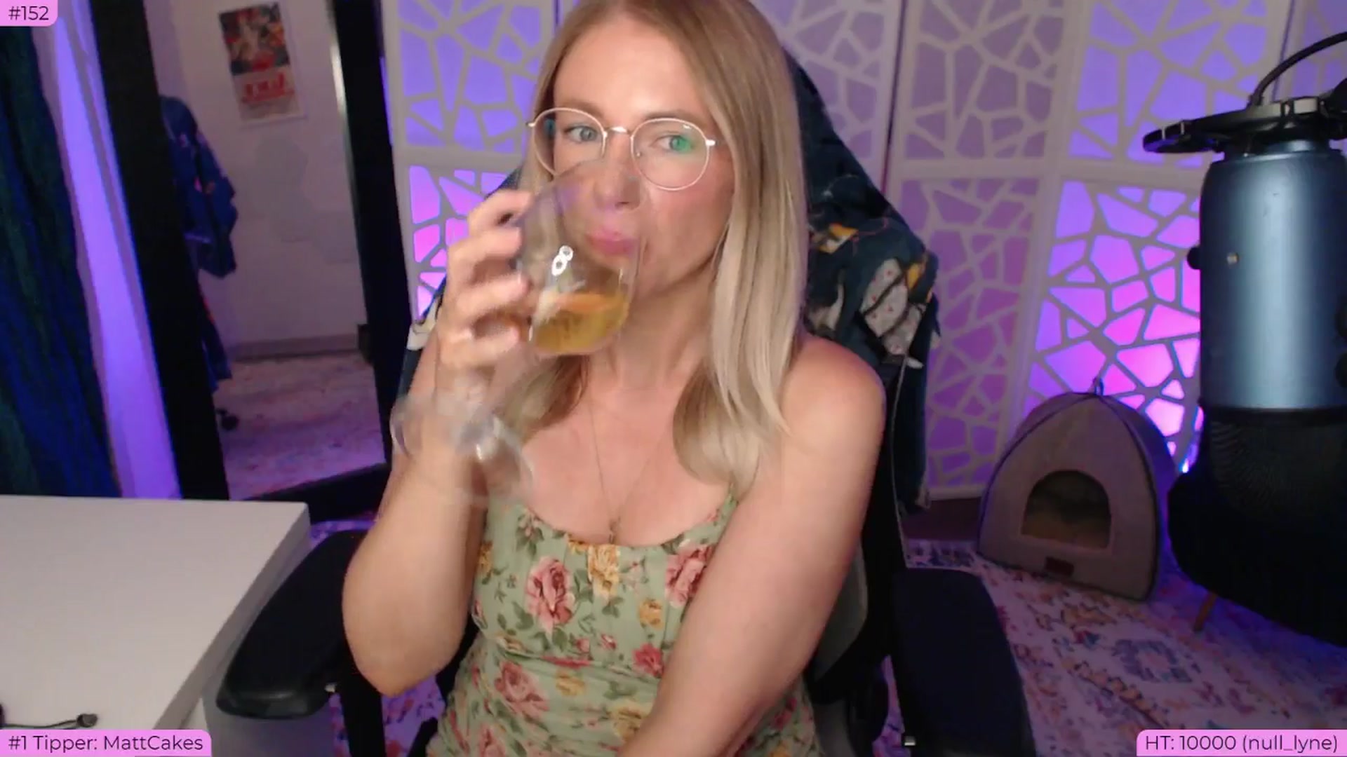 Gallery image thumbnail from Teecake's myfreecams stream on, 06/08/2024, 04:00 image 15 of 20