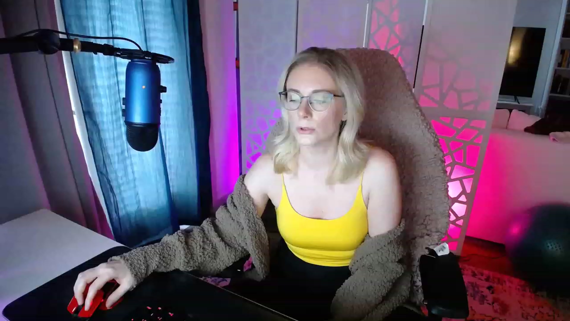Gallery image thumbnail from TeecakeAvery's myfreecams stream on, 01/29/2023, 22:53 image 10 of 20