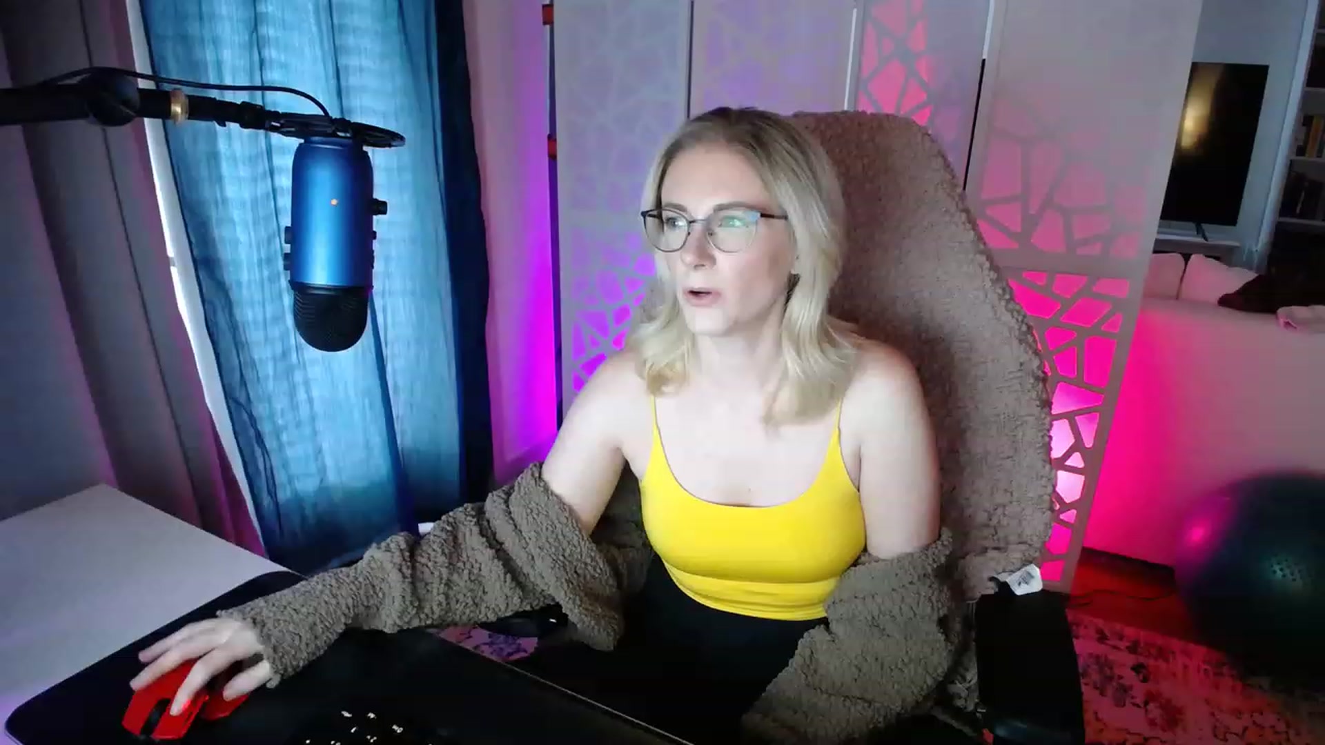 Gallery image thumbnail from TeecakeAvery's myfreecams stream on, 01/29/2023, 22:53 image 12 of 20