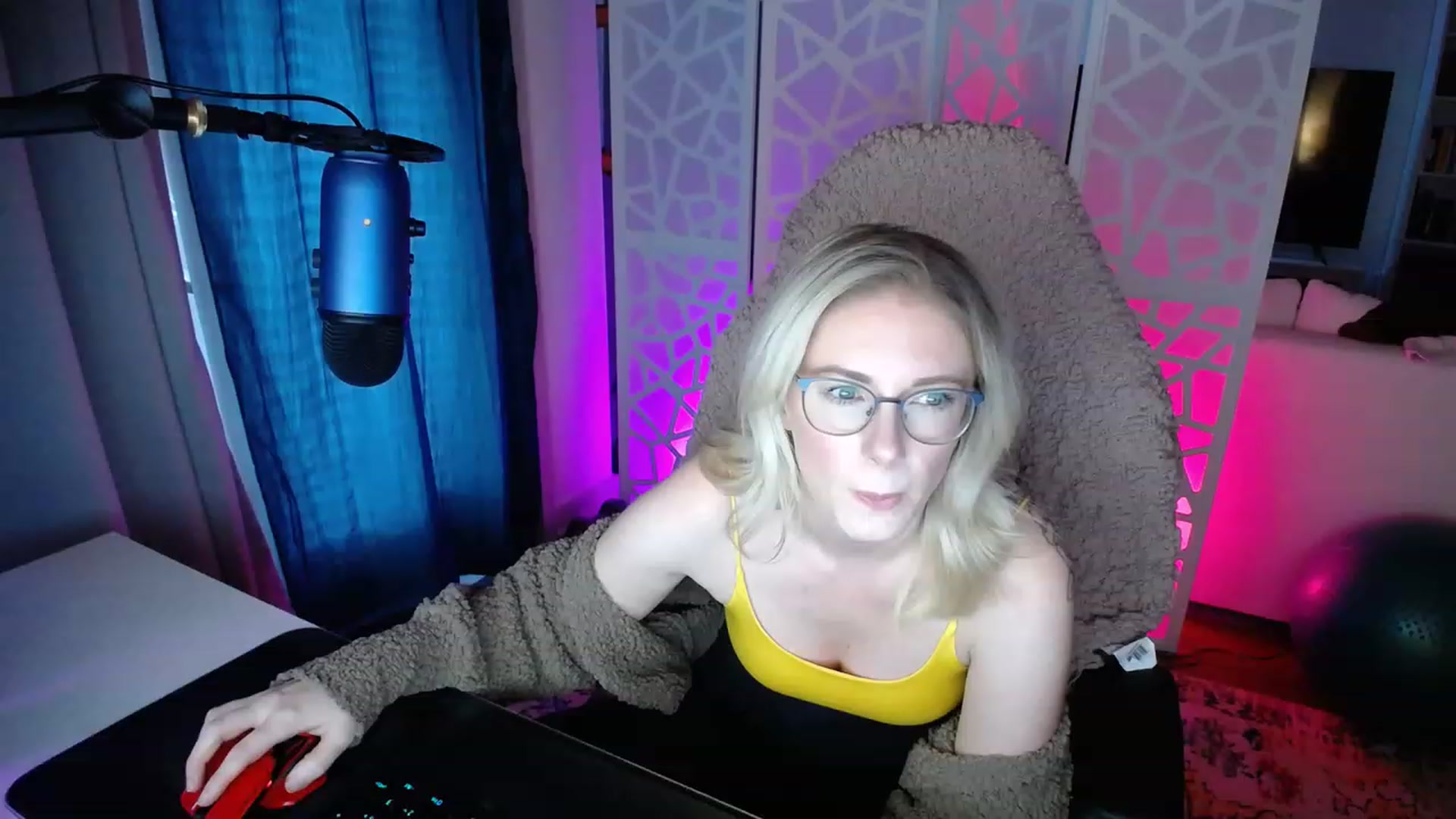 Gallery image thumbnail from TeecakeAvery's myfreecams stream on, 01/29/2023, 22:53 image 14 of 20