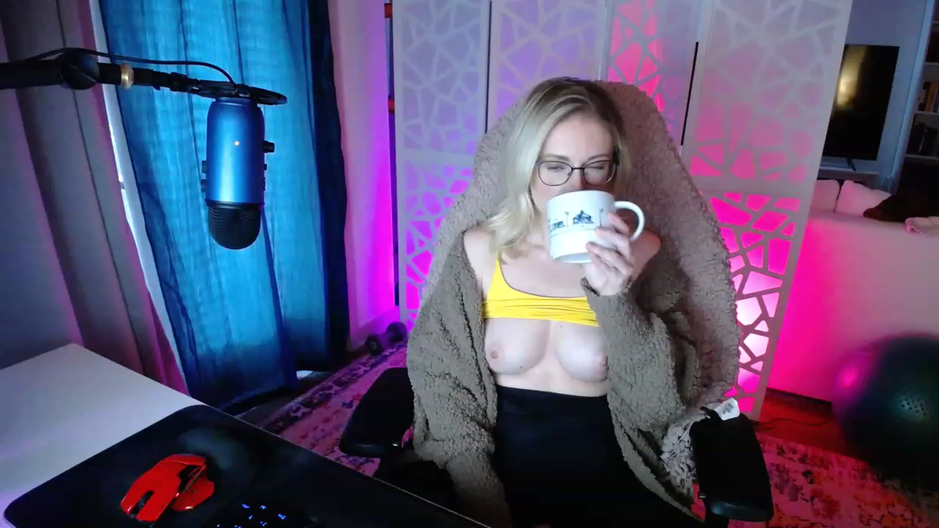 Gallery image thumbnail from TeecakeAvery's myfreecams stream on, 01/29/2023, 22:53 image 6 of 20