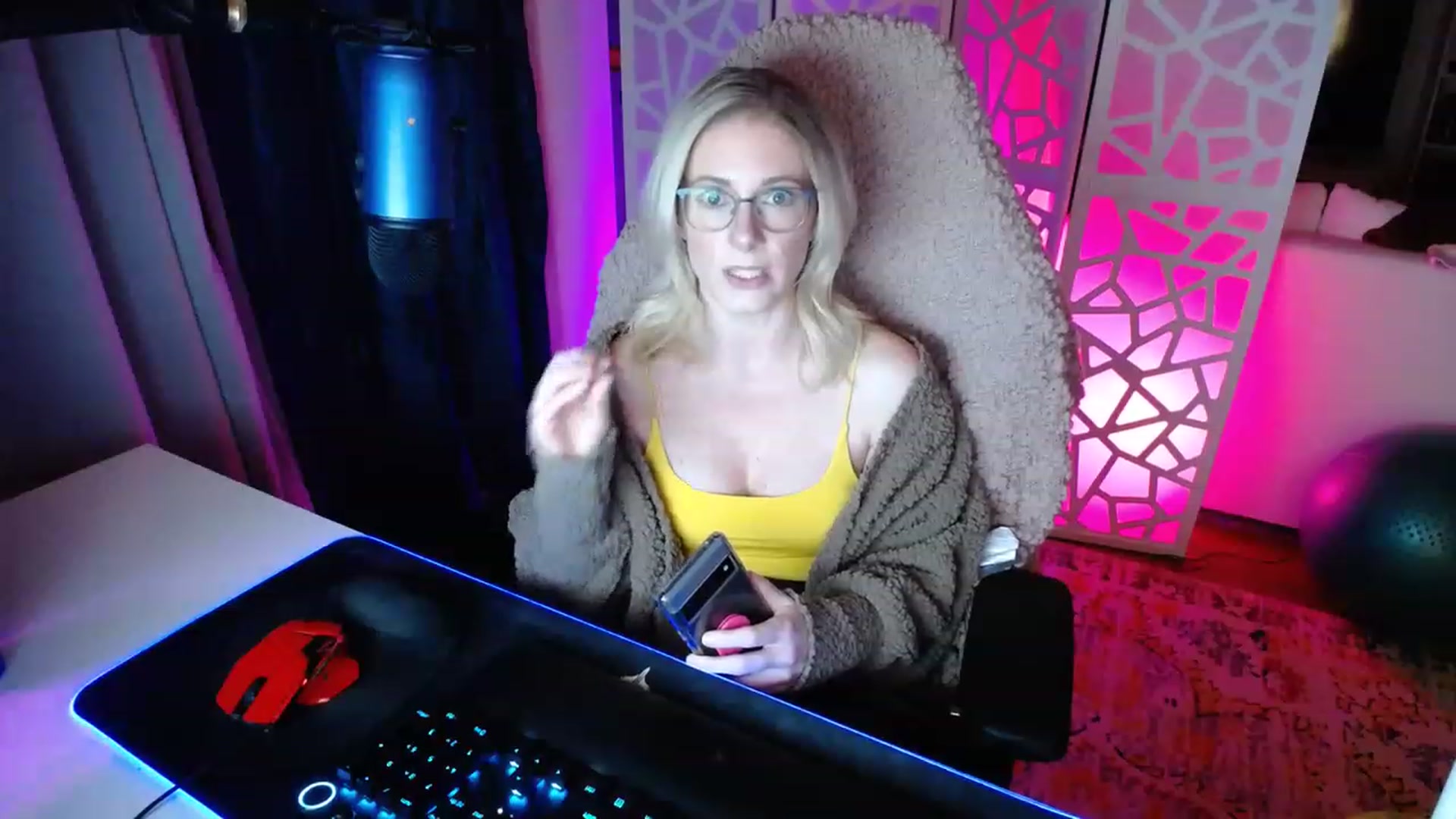 Gallery image thumbnail from TeecakeAvery's myfreecams stream on, 01/30/2023, 24:01 image 12 of 20