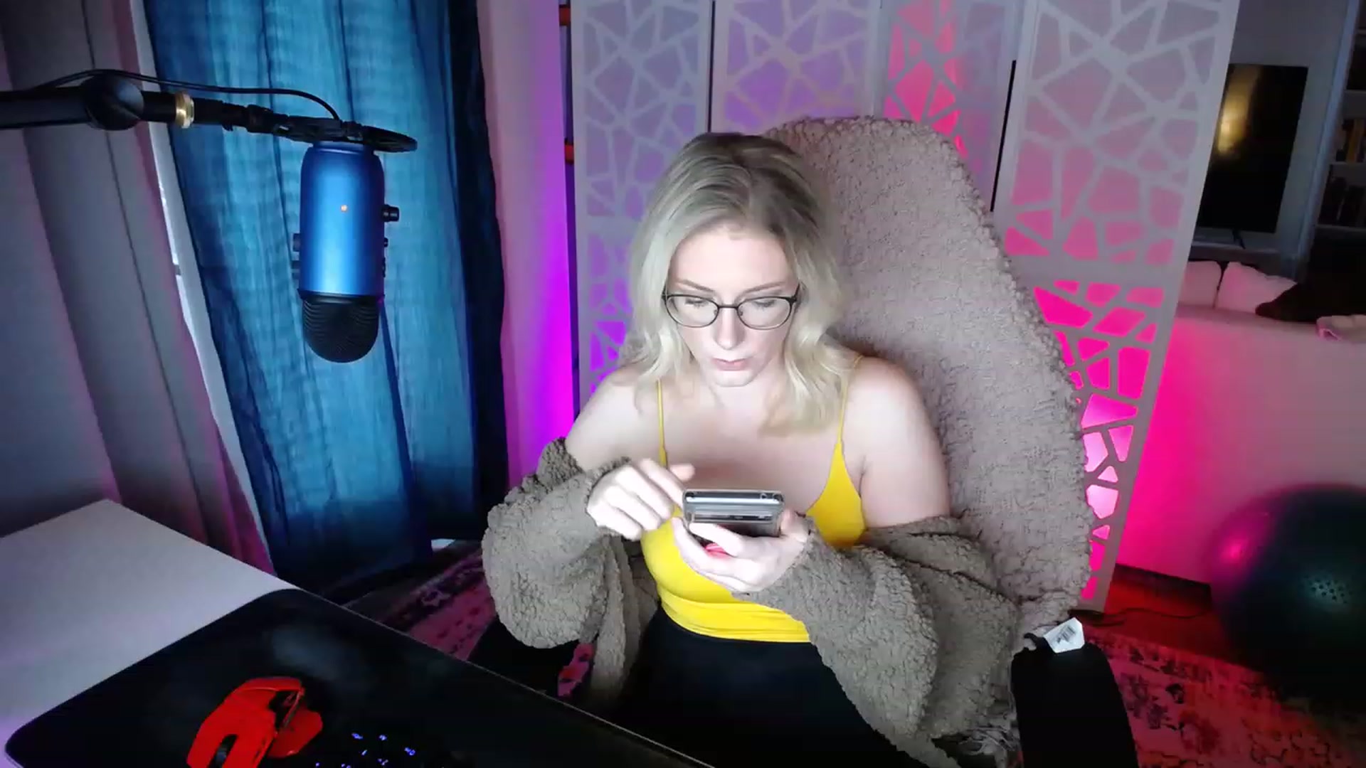 Gallery image thumbnail from TeecakeAvery's myfreecams stream on, 01/30/2023, 24:01 image 3 of 20