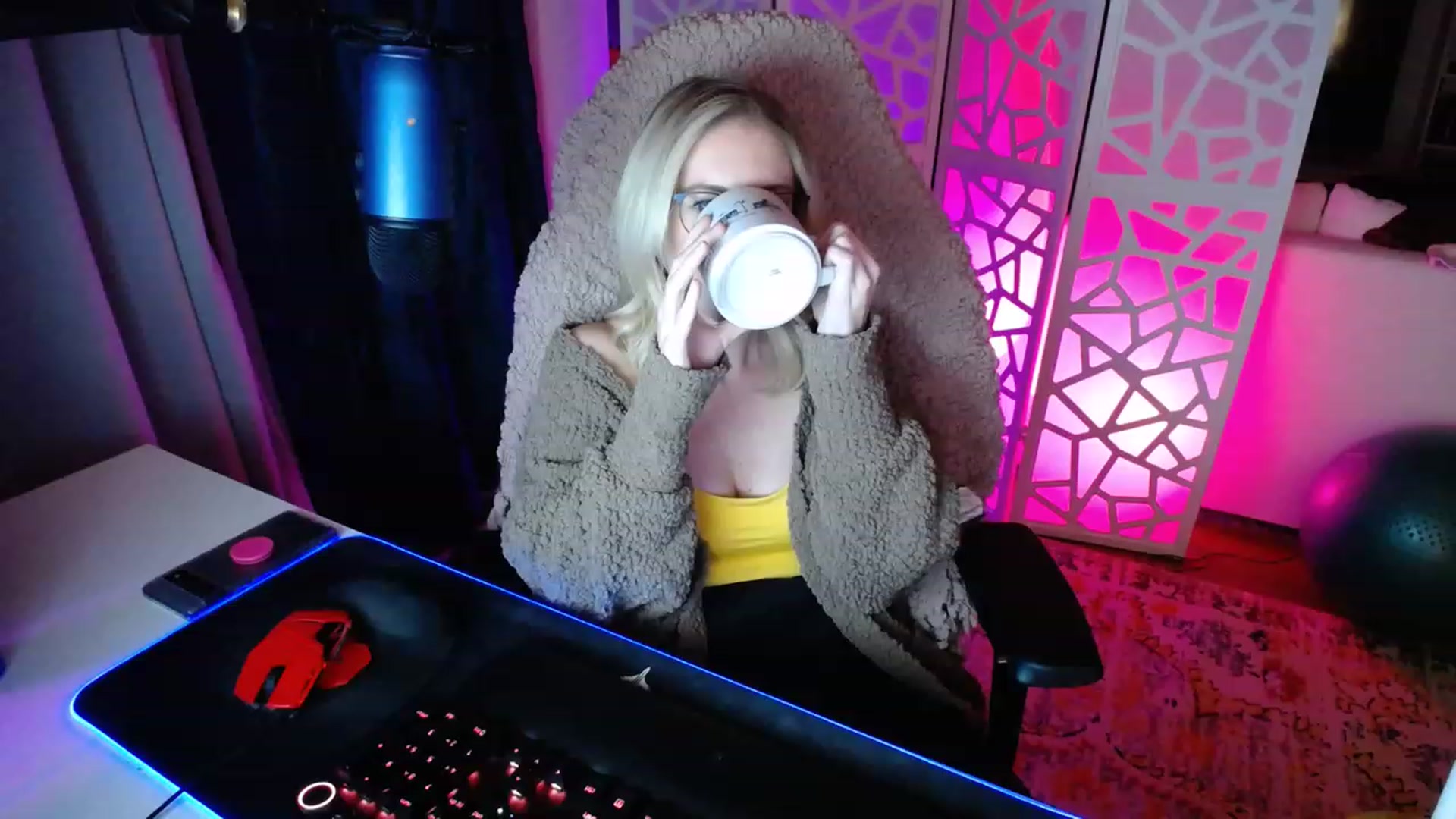 Gallery image thumbnail from TeecakeAvery's myfreecams stream on, 01/30/2023, 01:19 image 3 of 20