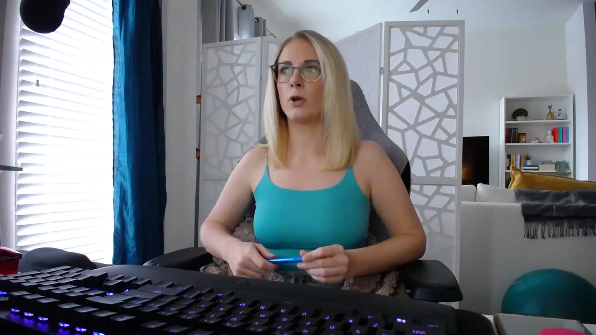 Gallery image thumbnail from TeecakeAvery's myfreecams stream on, 01/31/2023, 21:03 image 10 of 20
