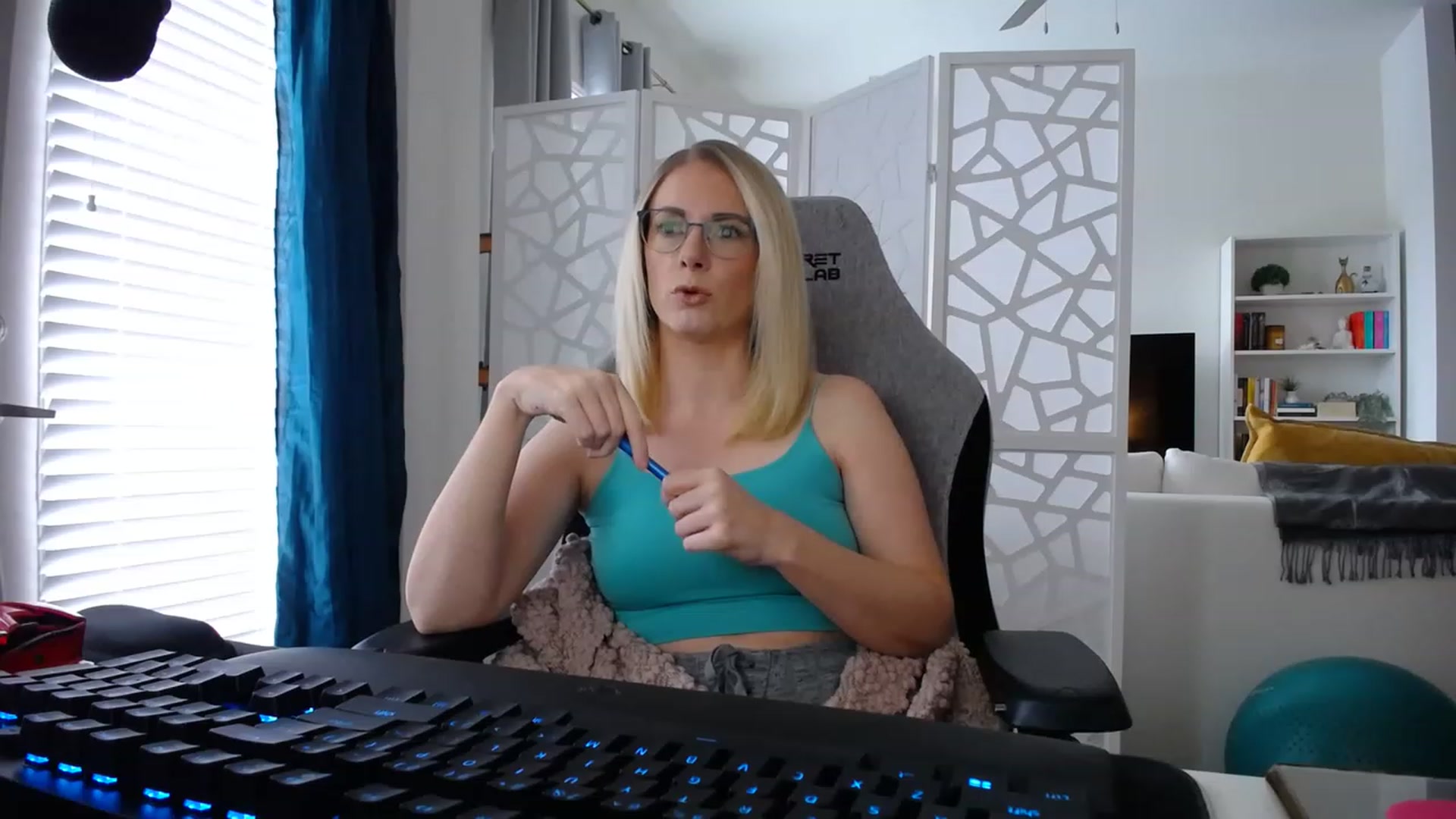 Gallery image thumbnail from TeecakeAvery's myfreecams stream on, 01/31/2023, 21:03 image 13 of 20