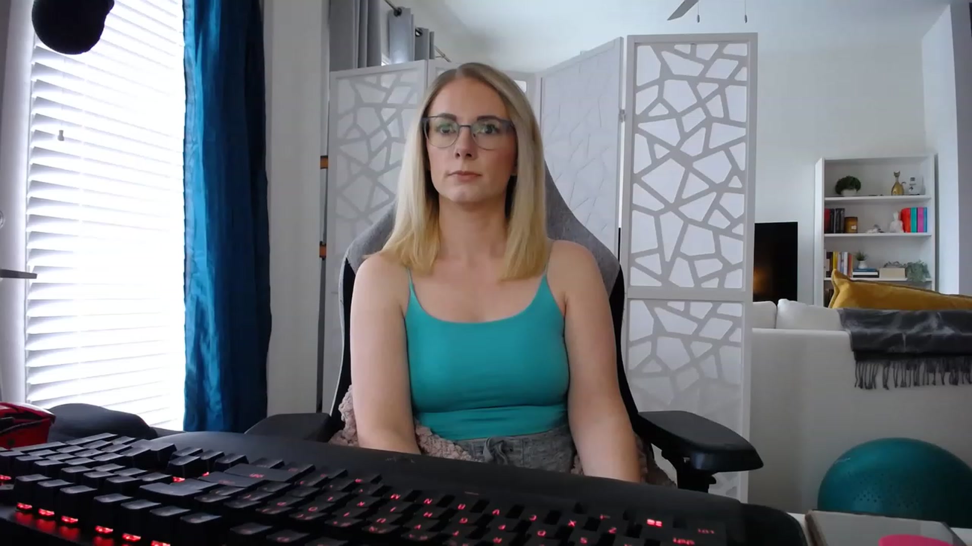 Gallery image thumbnail from TeecakeAvery's myfreecams stream on, 01/31/2023, 21:03 image 15 of 20
