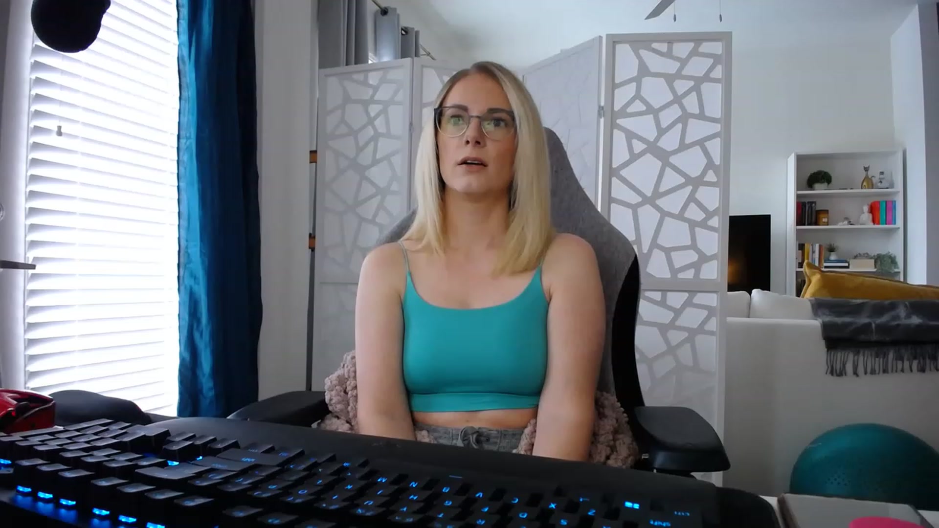 Gallery image thumbnail from TeecakeAvery's myfreecams stream on, 01/31/2023, 21:03 image 9 of 20
