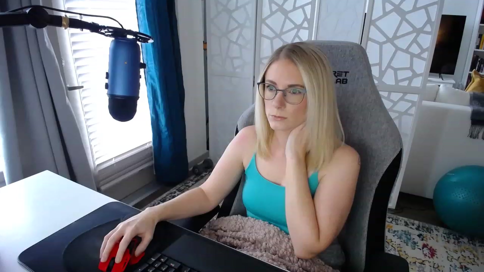 Gallery image thumbnail from TeecakeAvery's myfreecams stream on, 01/31/2023, 21:03 image 4 of 20
