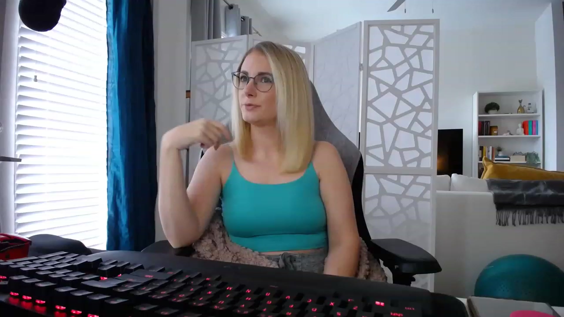 Gallery image thumbnail from TeecakeAvery's myfreecams stream on, 01/31/2023, 21:03 image 11 of 20