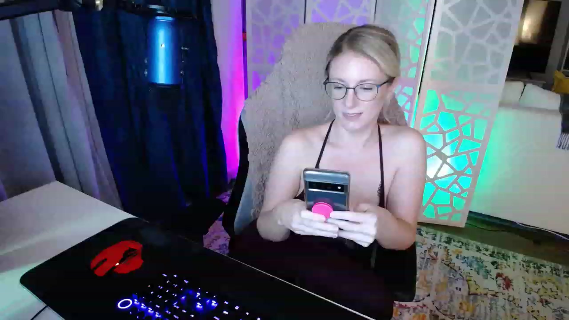 Gallery image thumbnail from TeecakeAvery's myfreecams stream on, 02/03/2023, 04:17 image 17 of 20