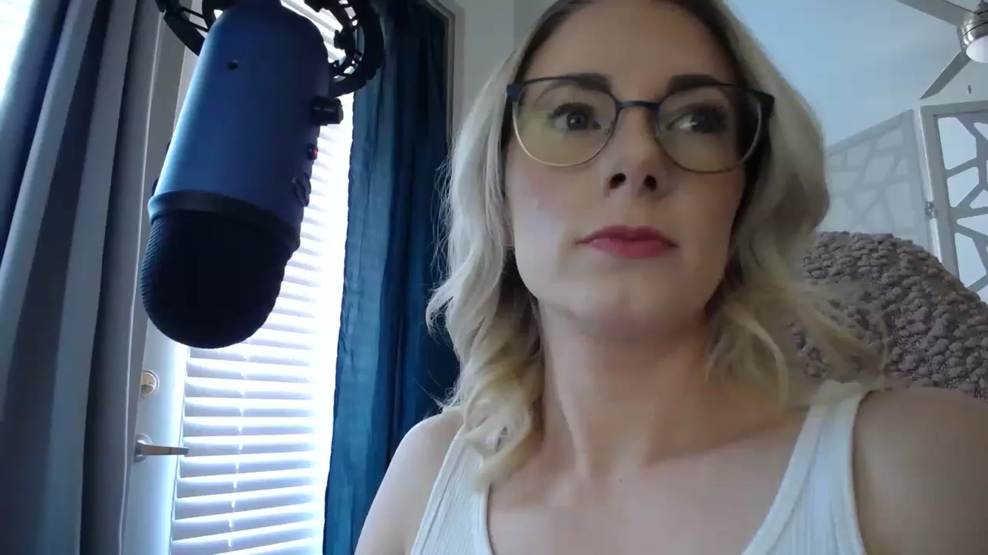 Gallery image thumbnail from TeecakeAvery's myfreecams stream on, 02/05/2023, 23:34 image 3 of 20