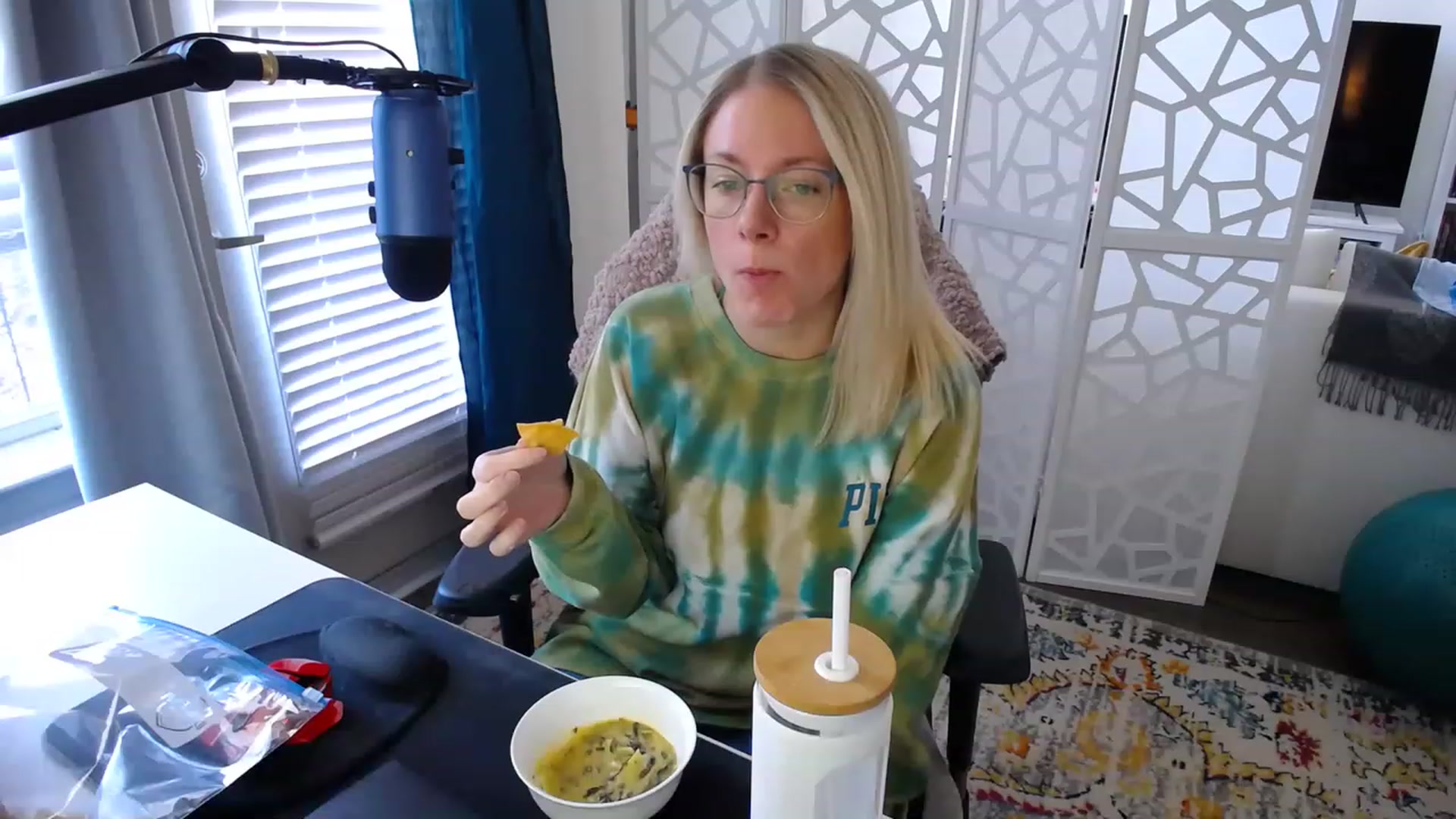 Gallery image thumbnail from TeecakeAvery's myfreecams stream on, 02/12/2023, 19:32 image 17 of 20