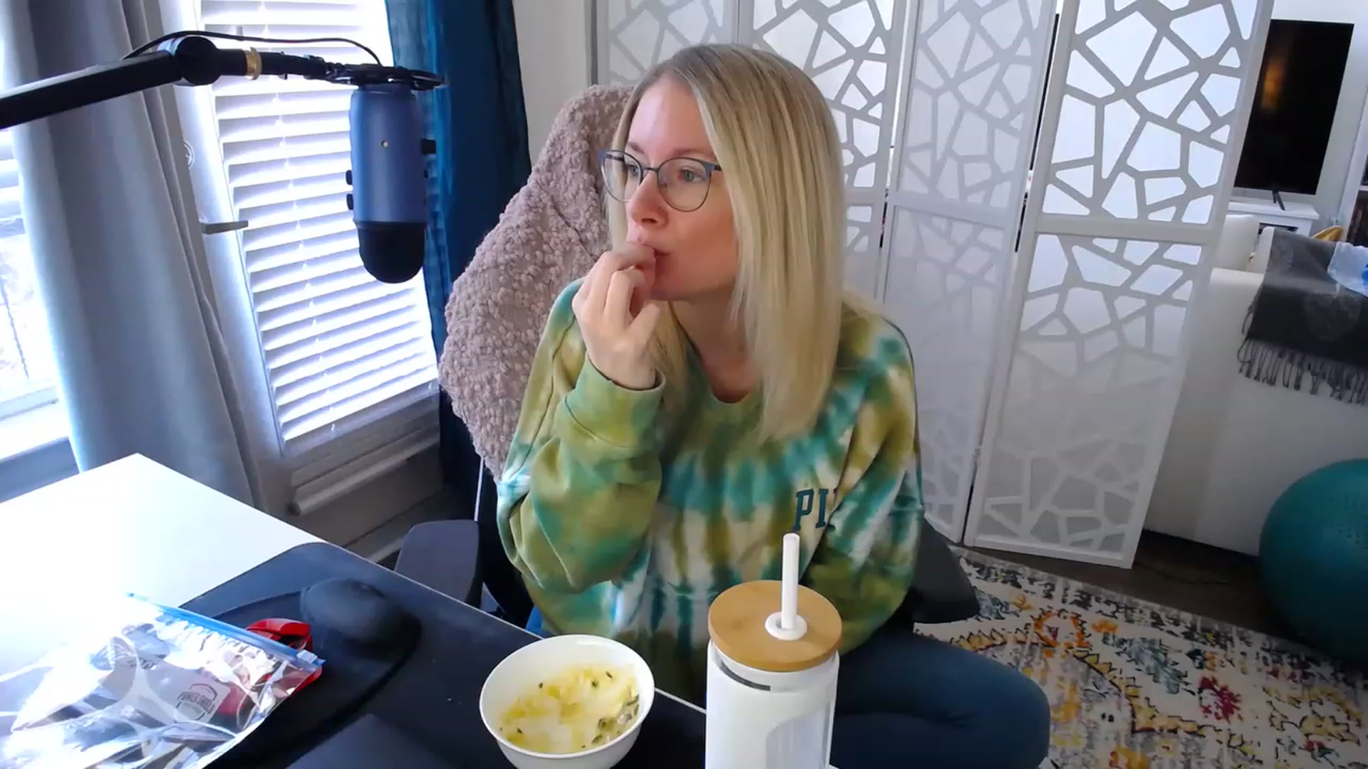 Gallery image thumbnail from TeecakeAvery's myfreecams stream on, 02/12/2023, 19:32 image 18 of 20