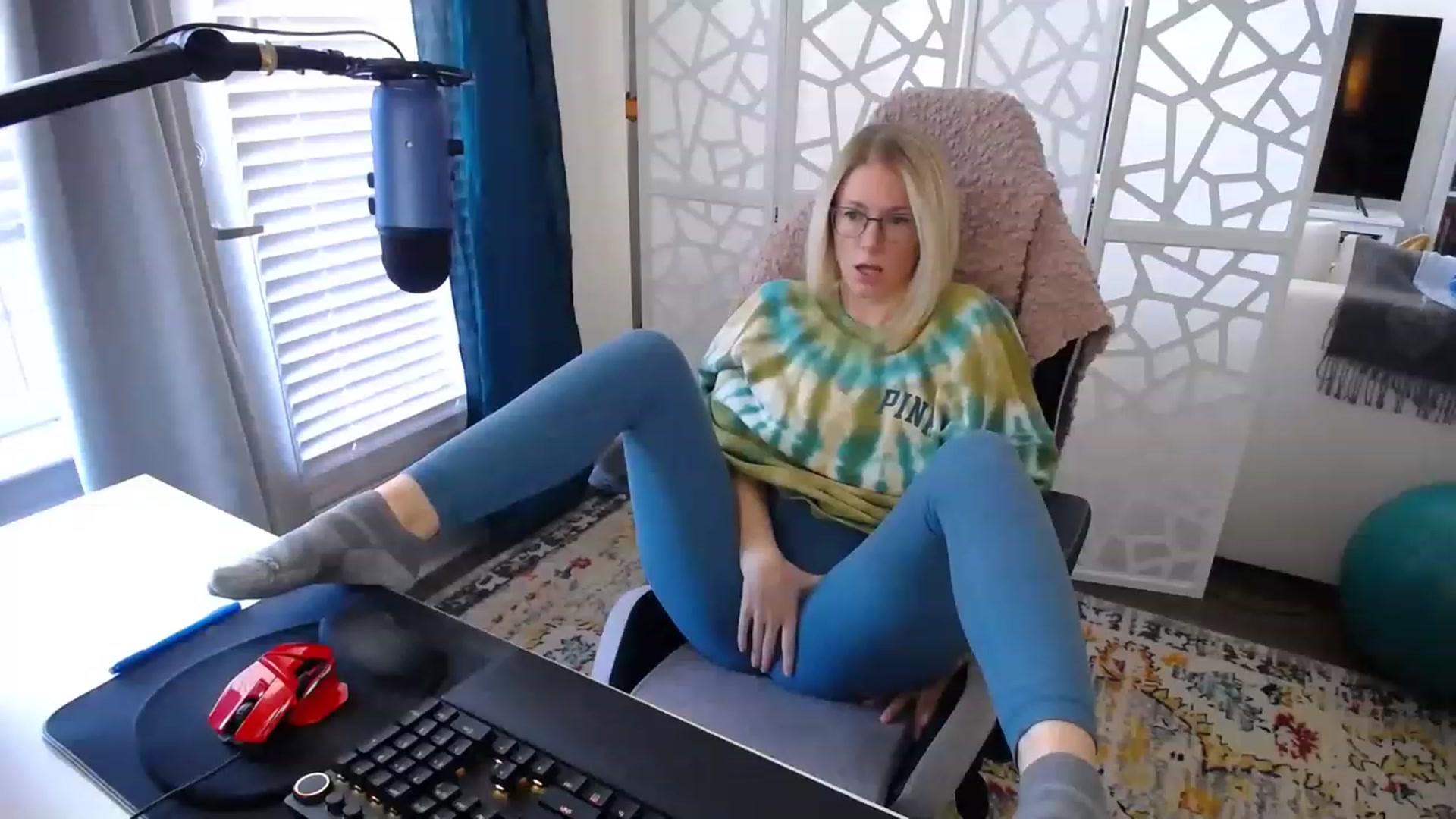 Gallery image thumbnail from TeecakeAvery's myfreecams stream on, 02/12/2023, 19:32 image 14 of 20