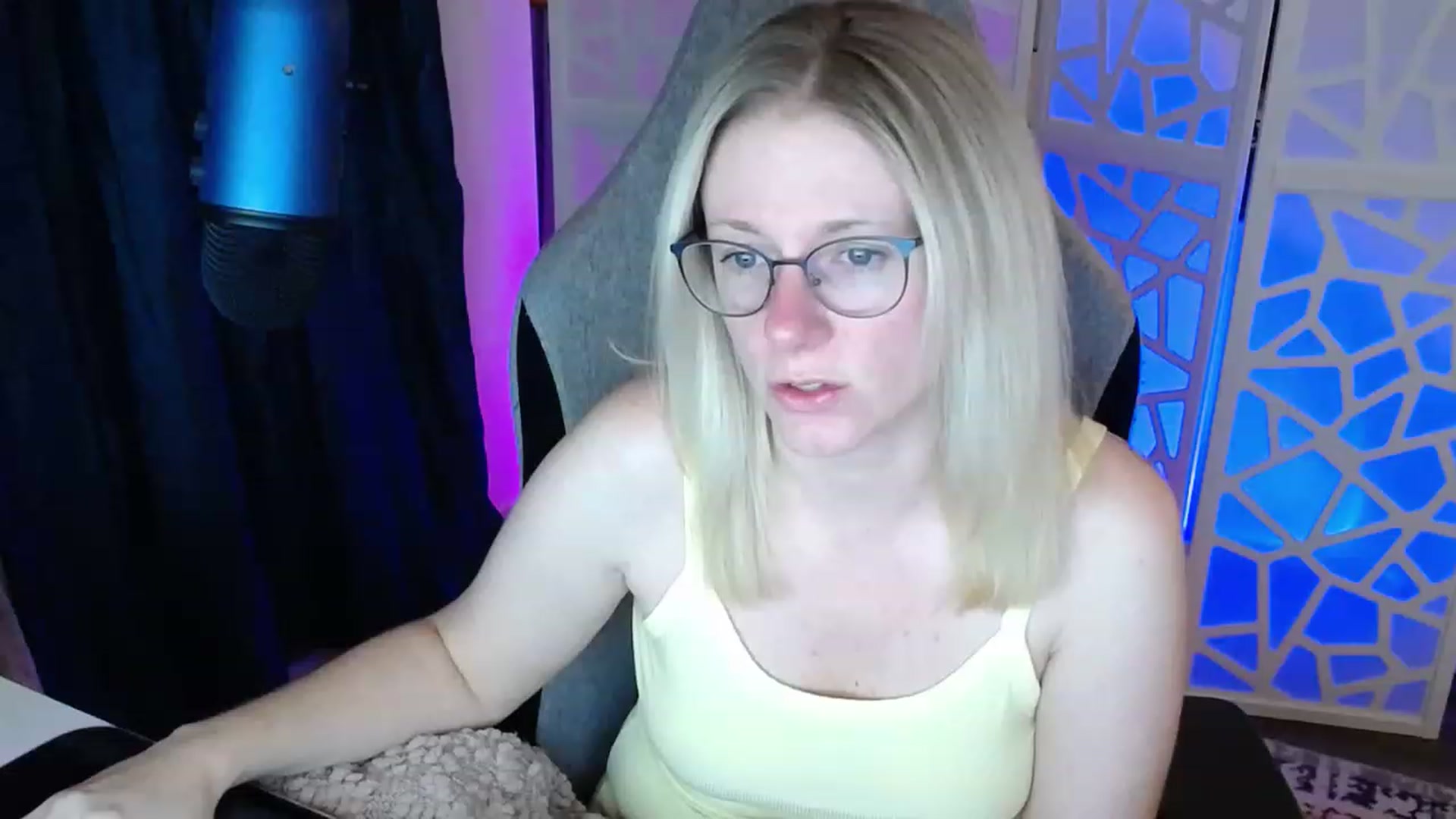 Gallery image thumbnail from TeecakeAvery's myfreecams stream on, 02/18/2023, 06:38 image 16 of 20