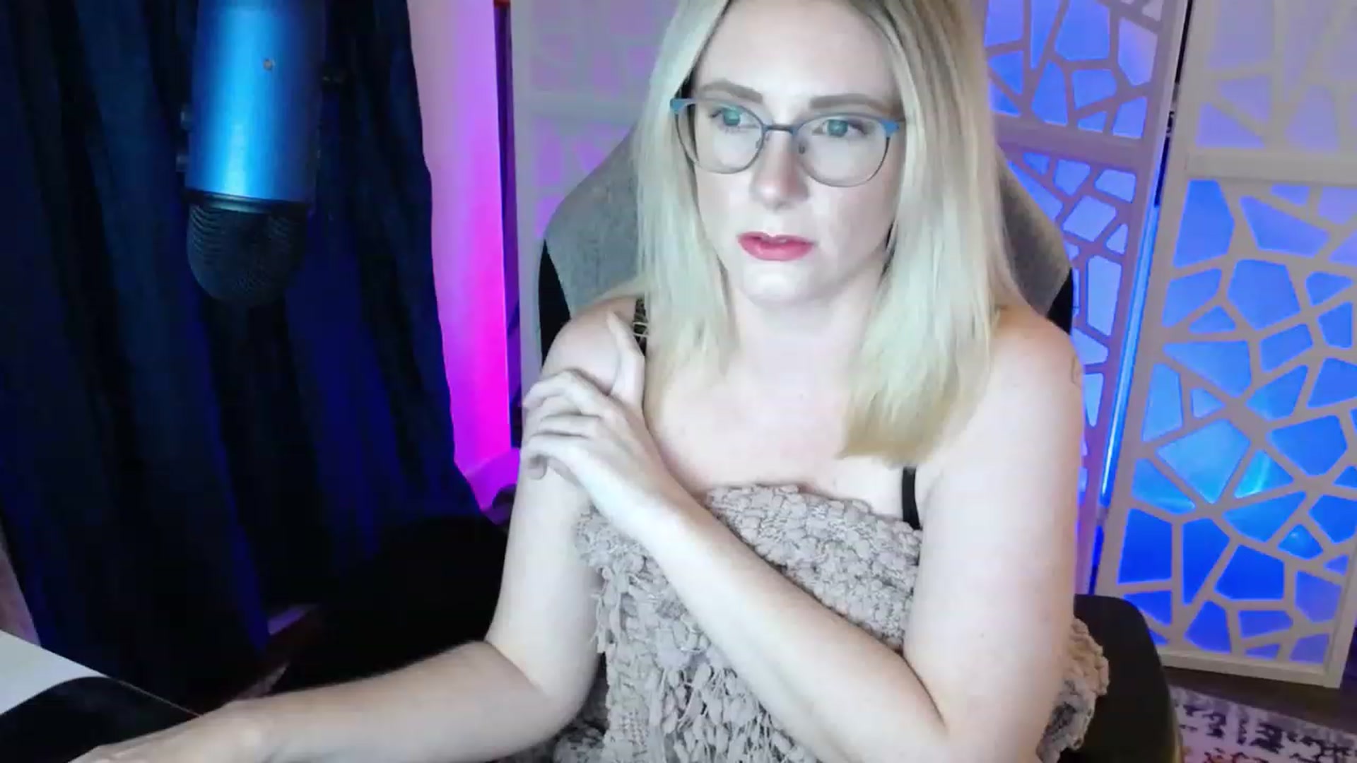 Gallery image thumbnail from TeecakeAvery's myfreecams stream on, 02/18/2023, 06:38 image 13 of 20
