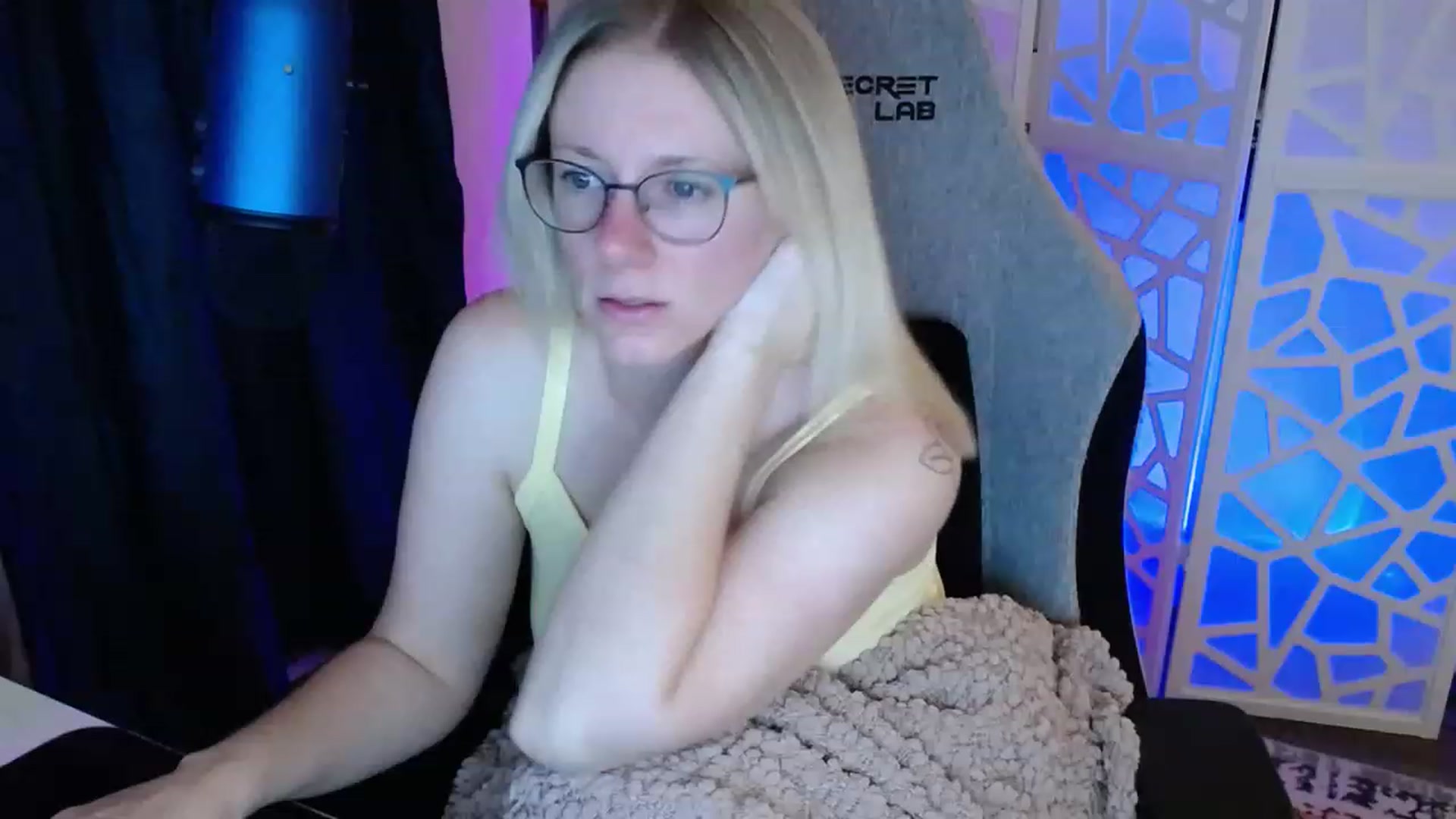 Gallery image thumbnail from TeecakeAvery's myfreecams stream on, 02/18/2023, 06:38 image 18 of 20