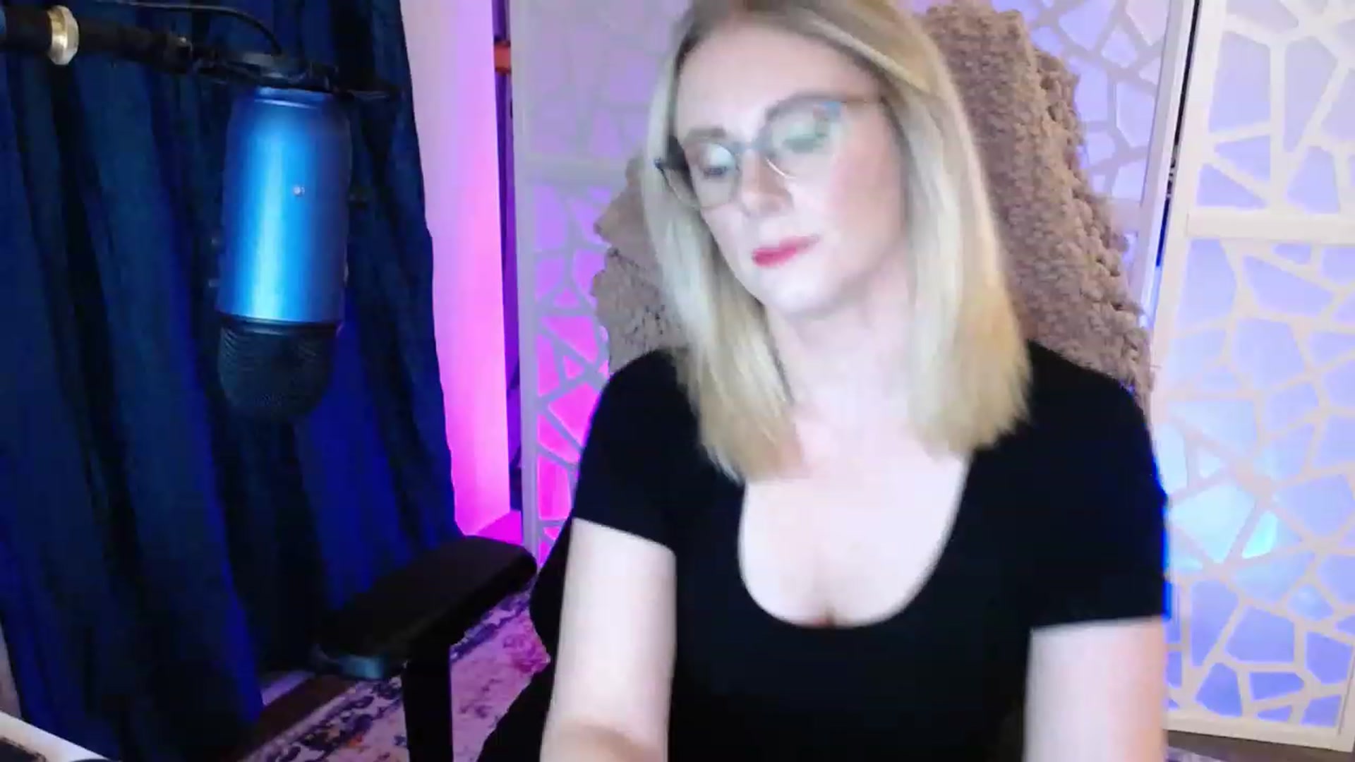 Gallery image thumbnail from TeecakeAvery's myfreecams stream on, 02/18/2023, 06:38 image 2 of 20