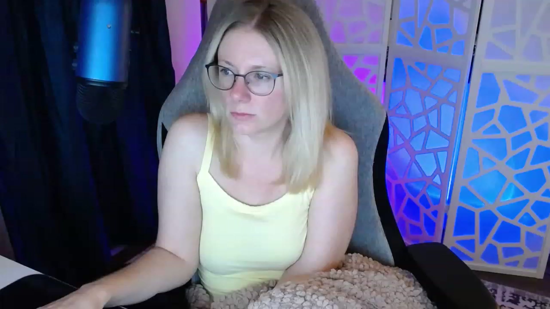 Gallery image thumbnail from TeecakeAvery's myfreecams stream on, 02/18/2023, 06:38 image 20 of 20