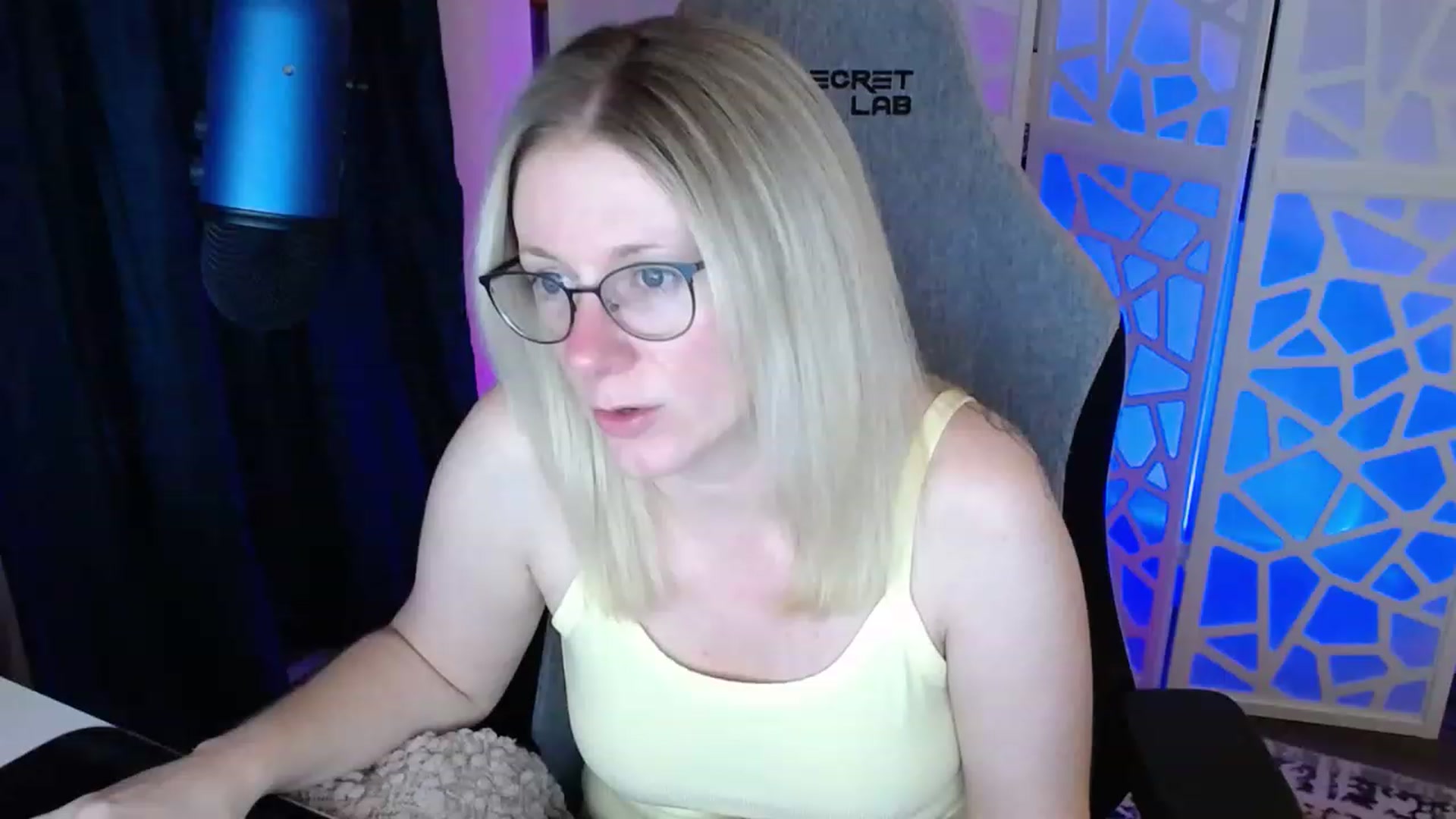 Gallery image thumbnail from TeecakeAvery's myfreecams stream on, 02/18/2023, 06:38 image 17 of 20