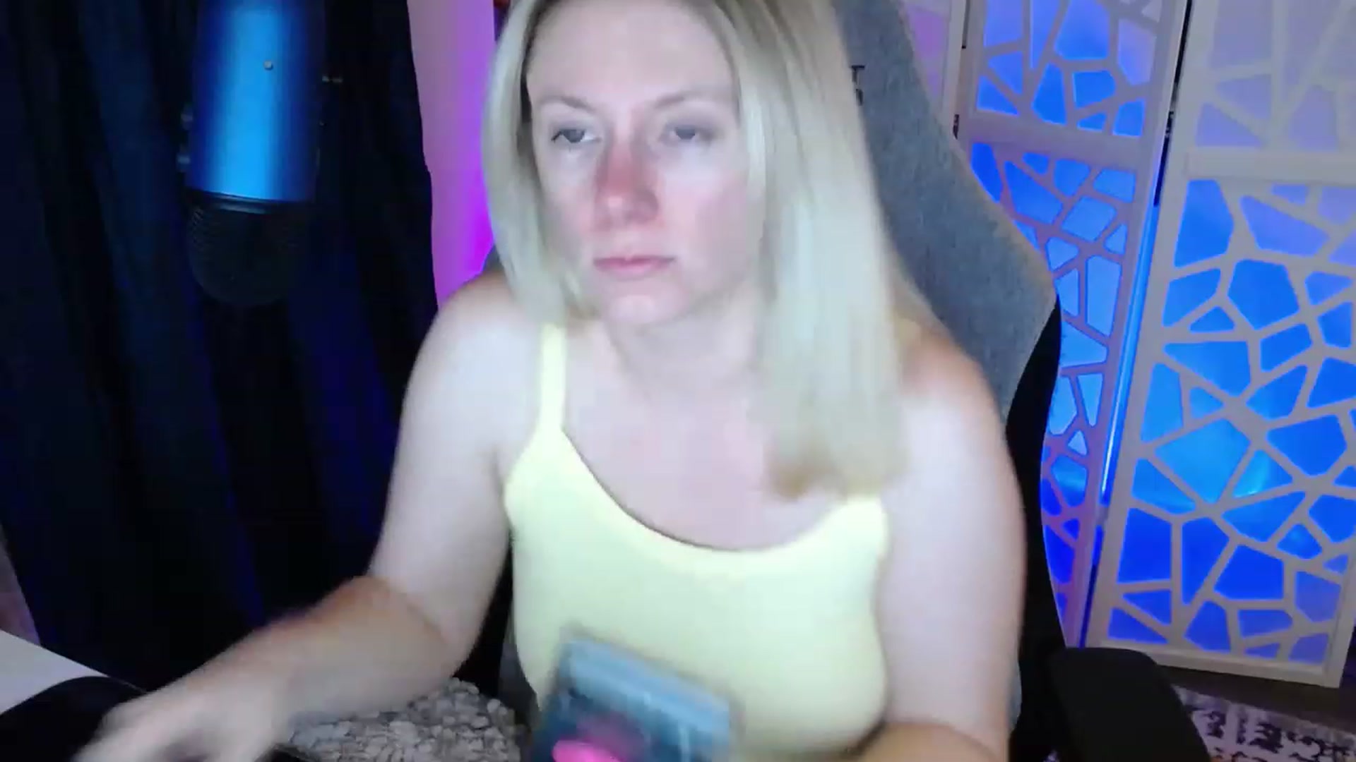 Gallery image thumbnail from TeecakeAvery's myfreecams stream on, 02/18/2023, 06:38 image 15 of 20