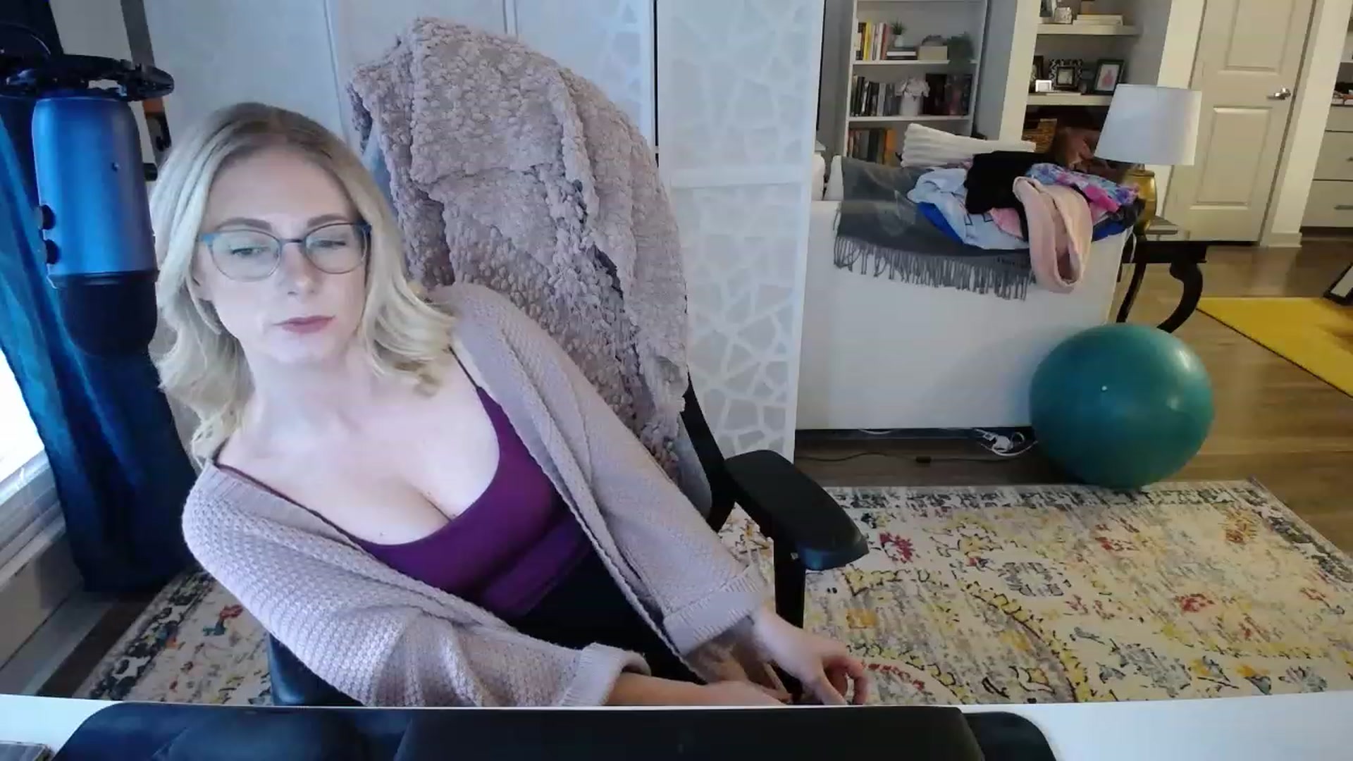 Gallery image thumbnail from TeecakeAvery's myfreecams stream on, 02/18/2023, 22:25 image 12 of 20